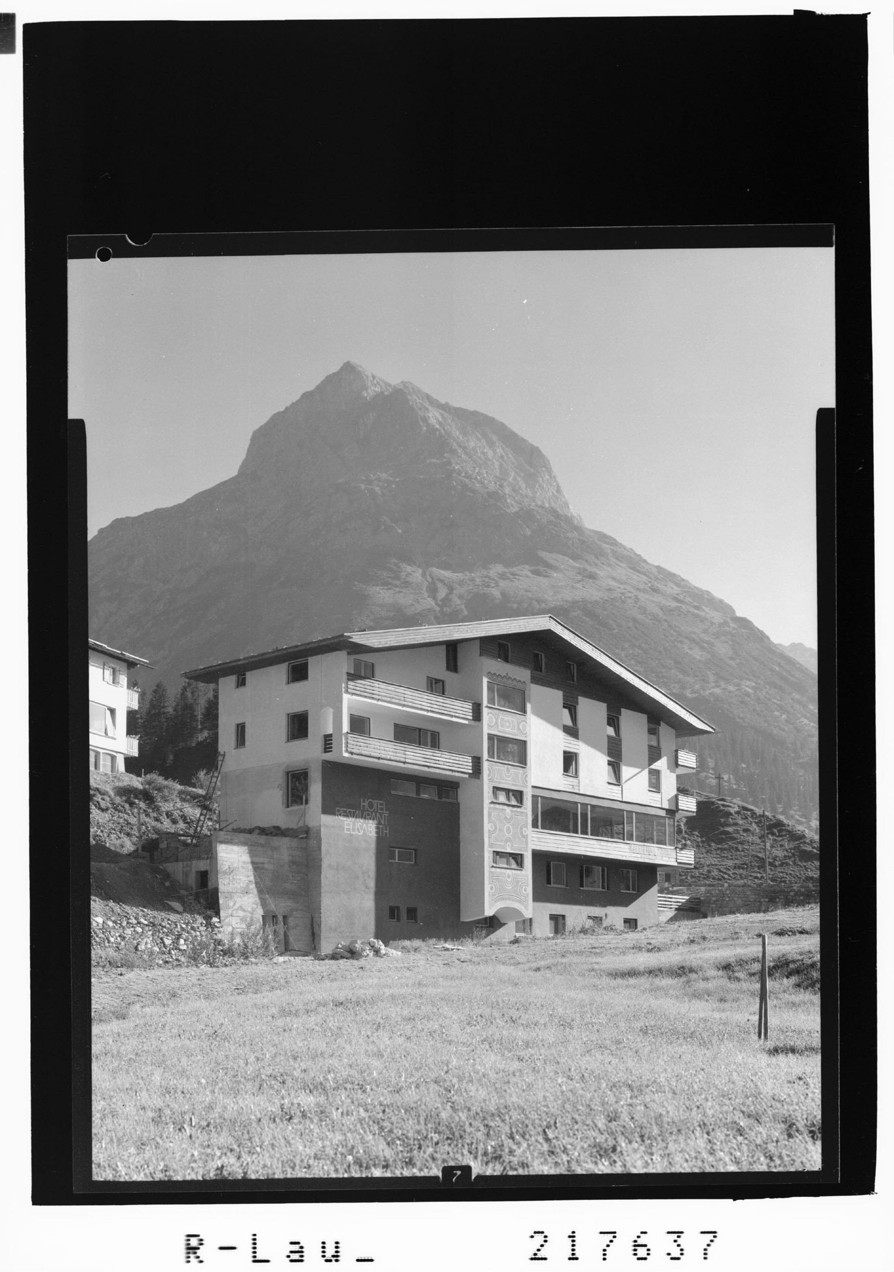 [Hotel Elisabeth in Lech am Arlberg gegen Omeshorn]></div>


    <hr>
    <div class=