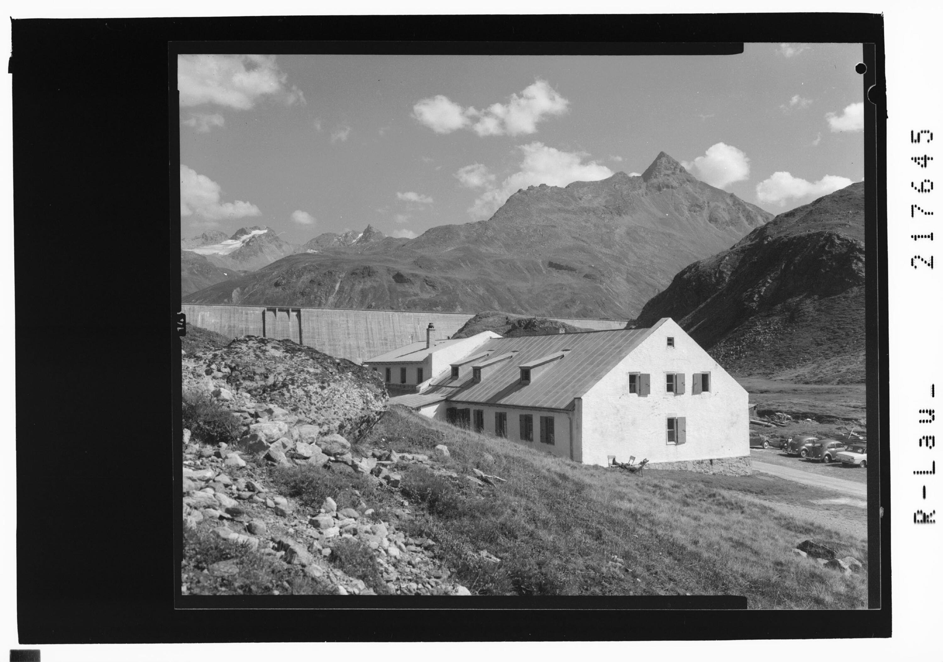 [Madlener Haus auf der Bieler Höhe gegen Madlenerspitze und Hohes Rad]></div>


    <hr>
    <div class=