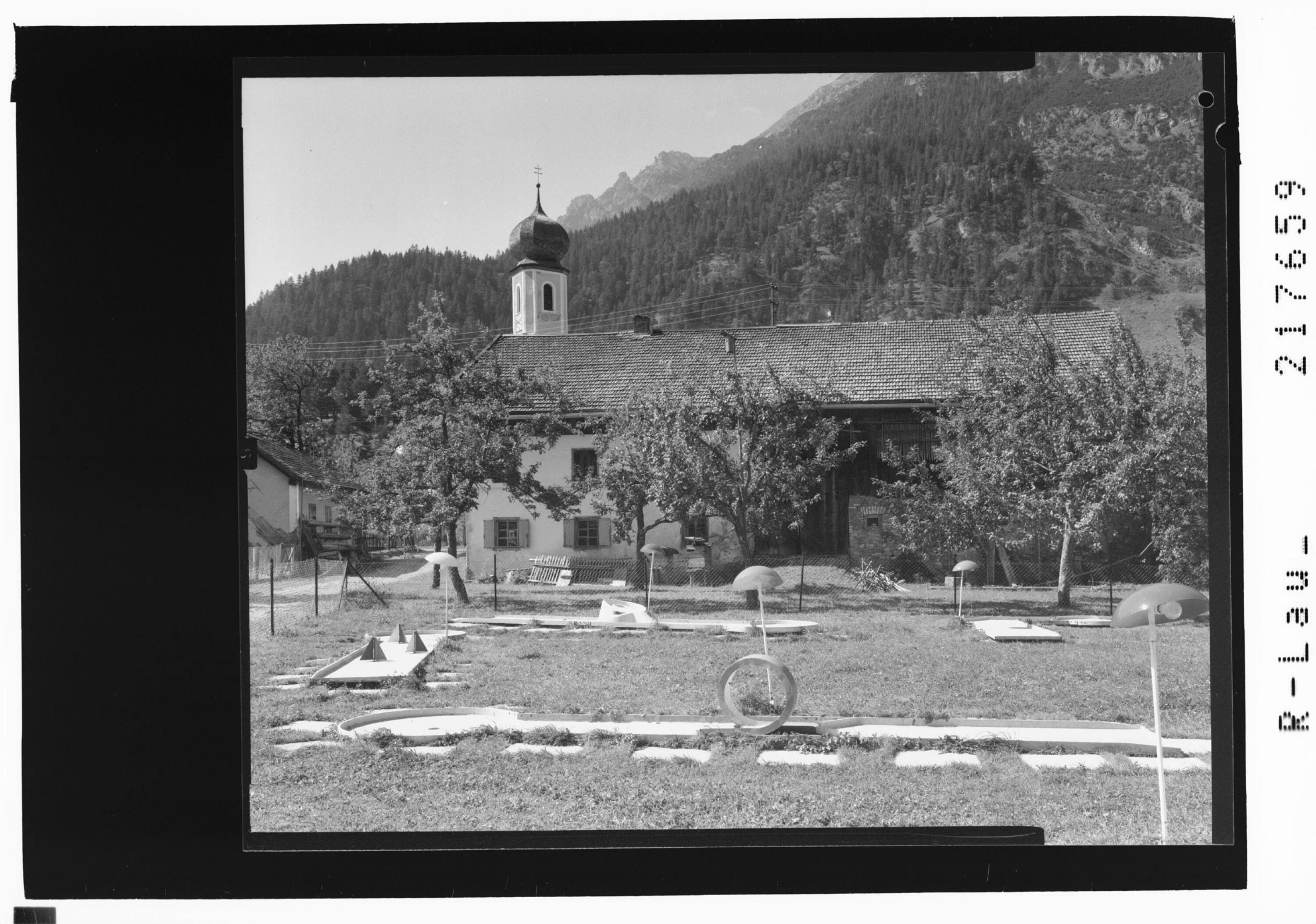 [Minigolfplatz in Vorderhornbach im Lechtal / Tirol]></div>


    <hr>
    <div class=