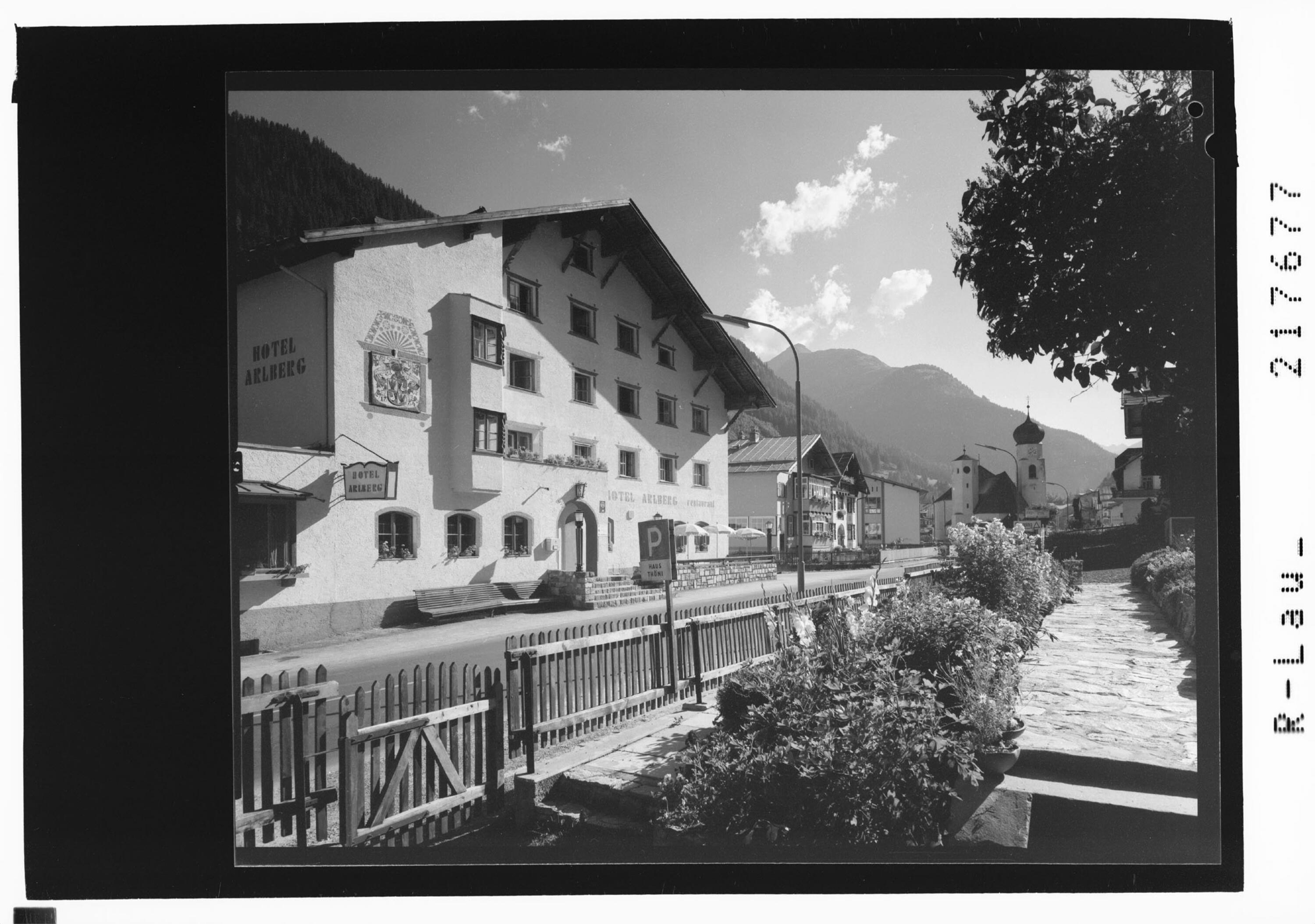 [Hotel Arlberg in St.Anton am Arlberg gegen Sattelgrat]></div>


    <hr>
    <div class=