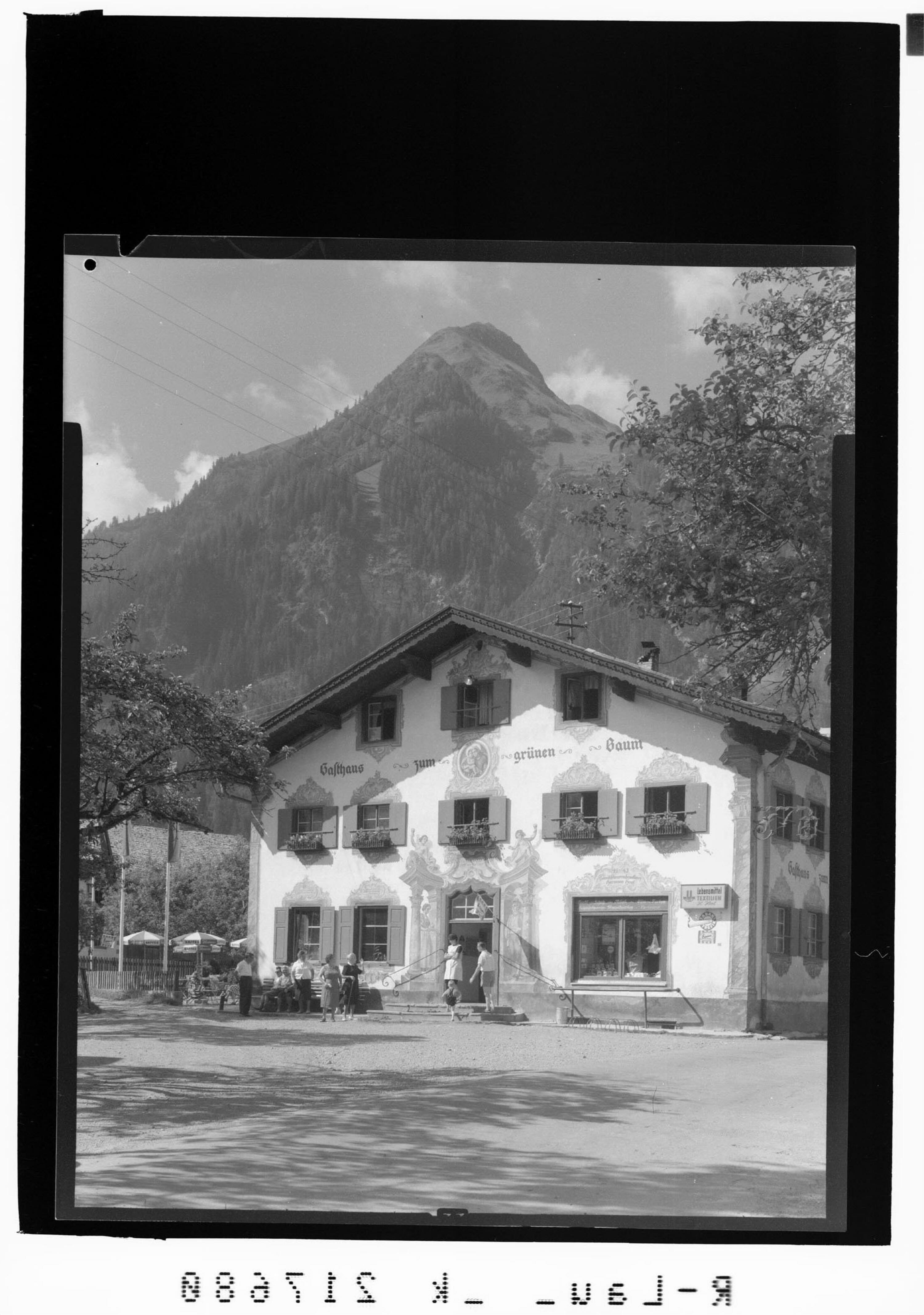 [Gasthaus zum grünen Baum in Bach im Lechtal mit Blick zum Vorderen Sonnenkogel / Tirol]></div>


    <hr>
    <div class=