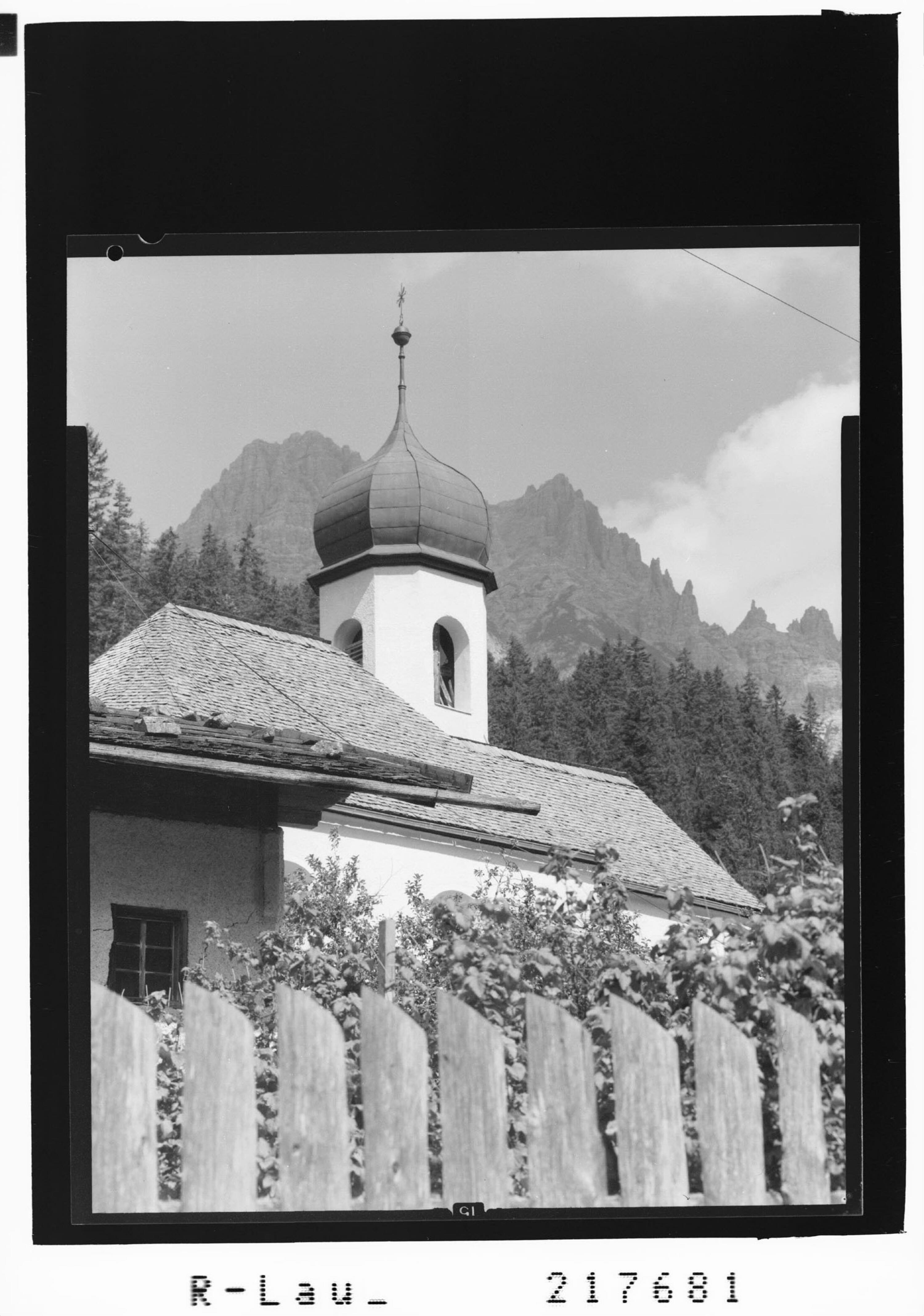 [Pfarrkirche in Hinterhornbach gegen Rosskarspitzen / Tirol]></div>


    <hr>
    <div class=
