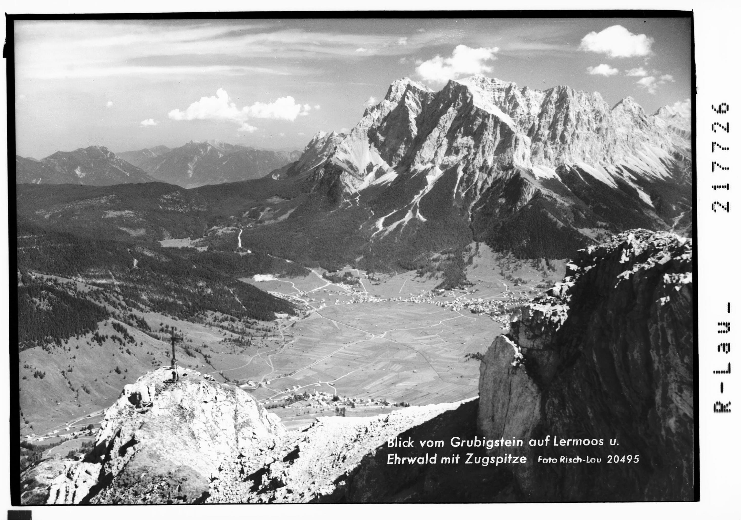 Blick vom Grubigstein auf Lermoos und Ehrwald mit Zugspitze></div>


    <hr>
    <div class=