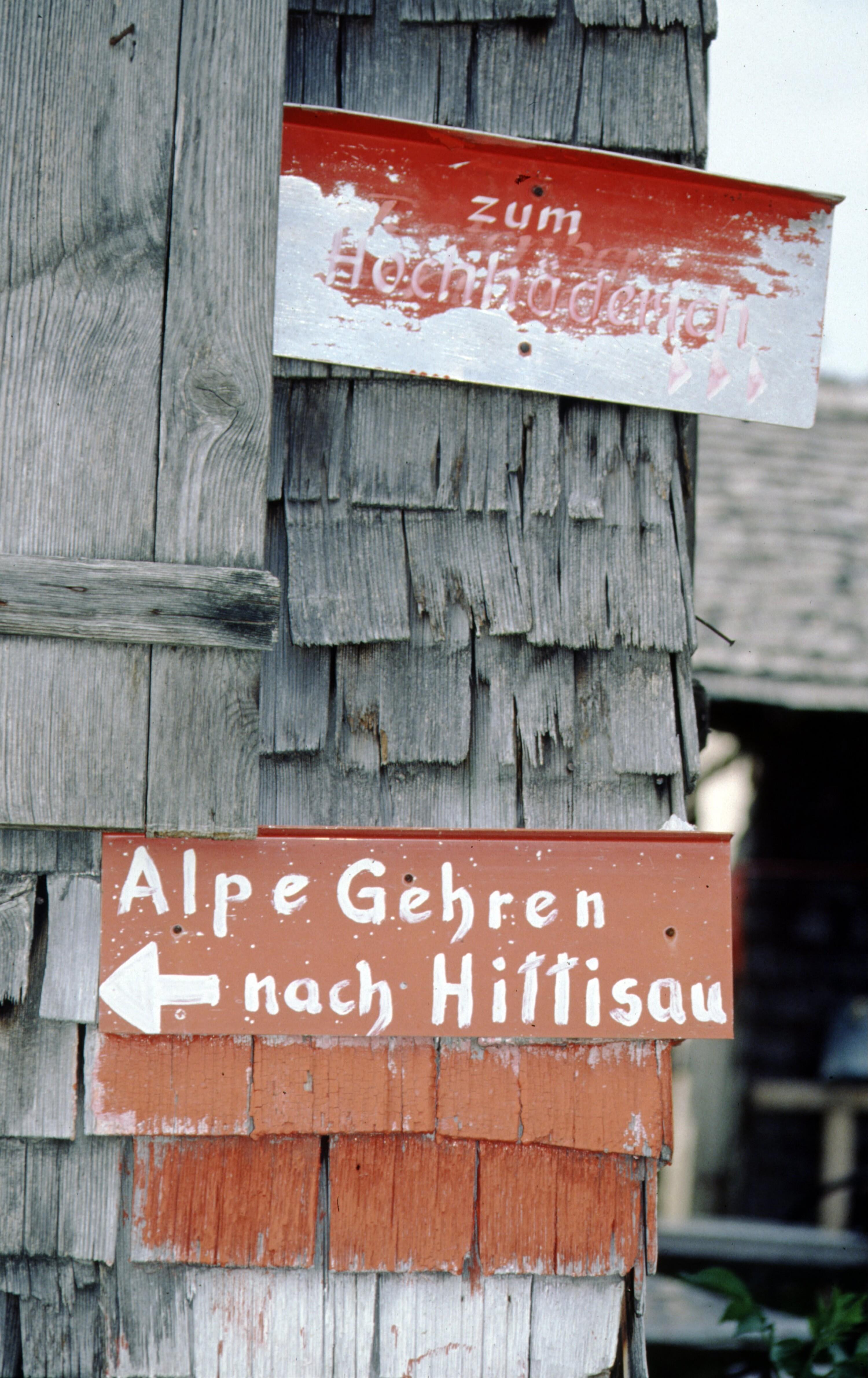 [Hittisau, alter Wegweiser auf Alpe Gehren]></div>


    <hr>
    <div class=