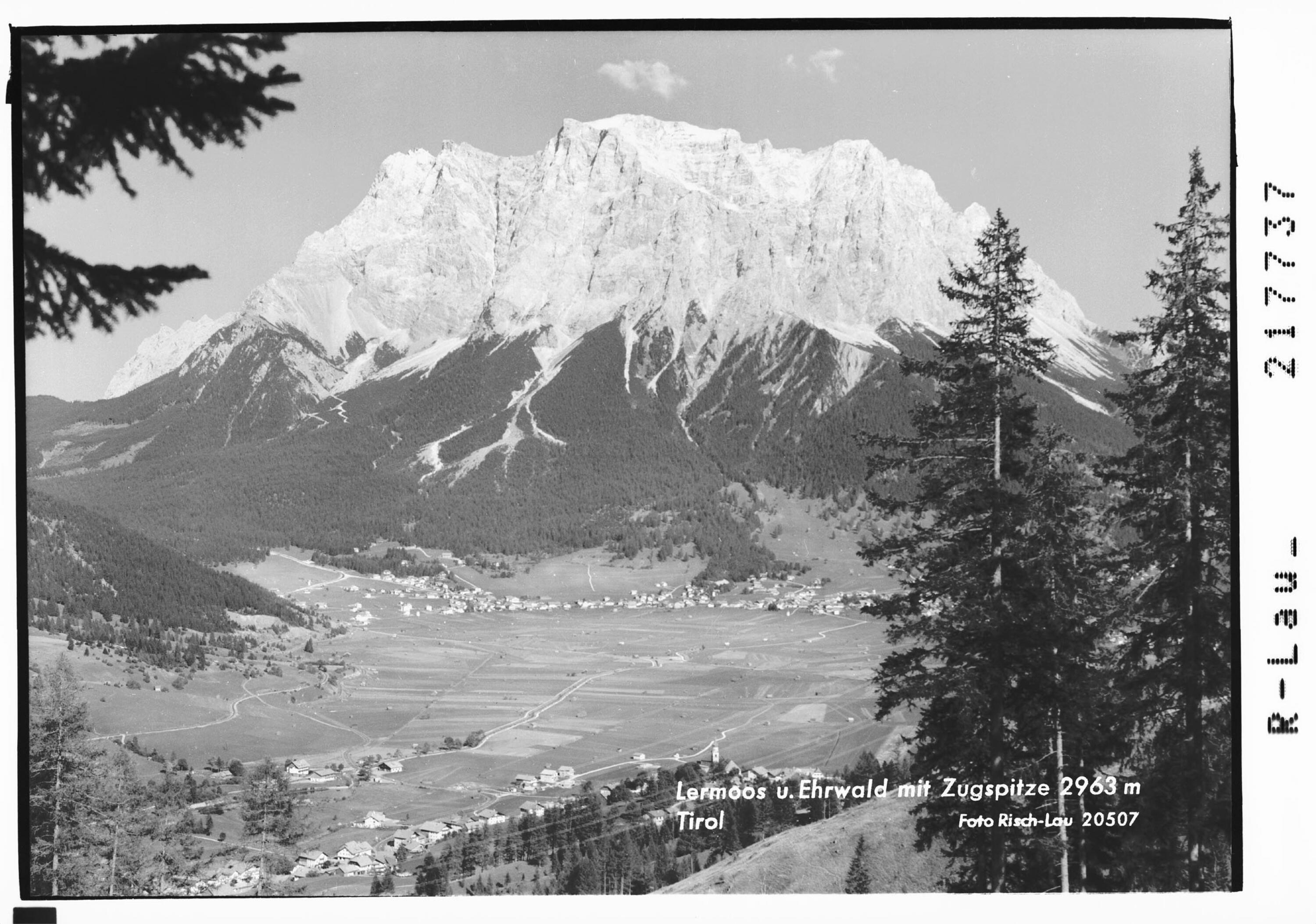 Lermoos und Ehrwald mit Zugspitze 2963 m / Tirol></div>


    <hr>
    <div class=