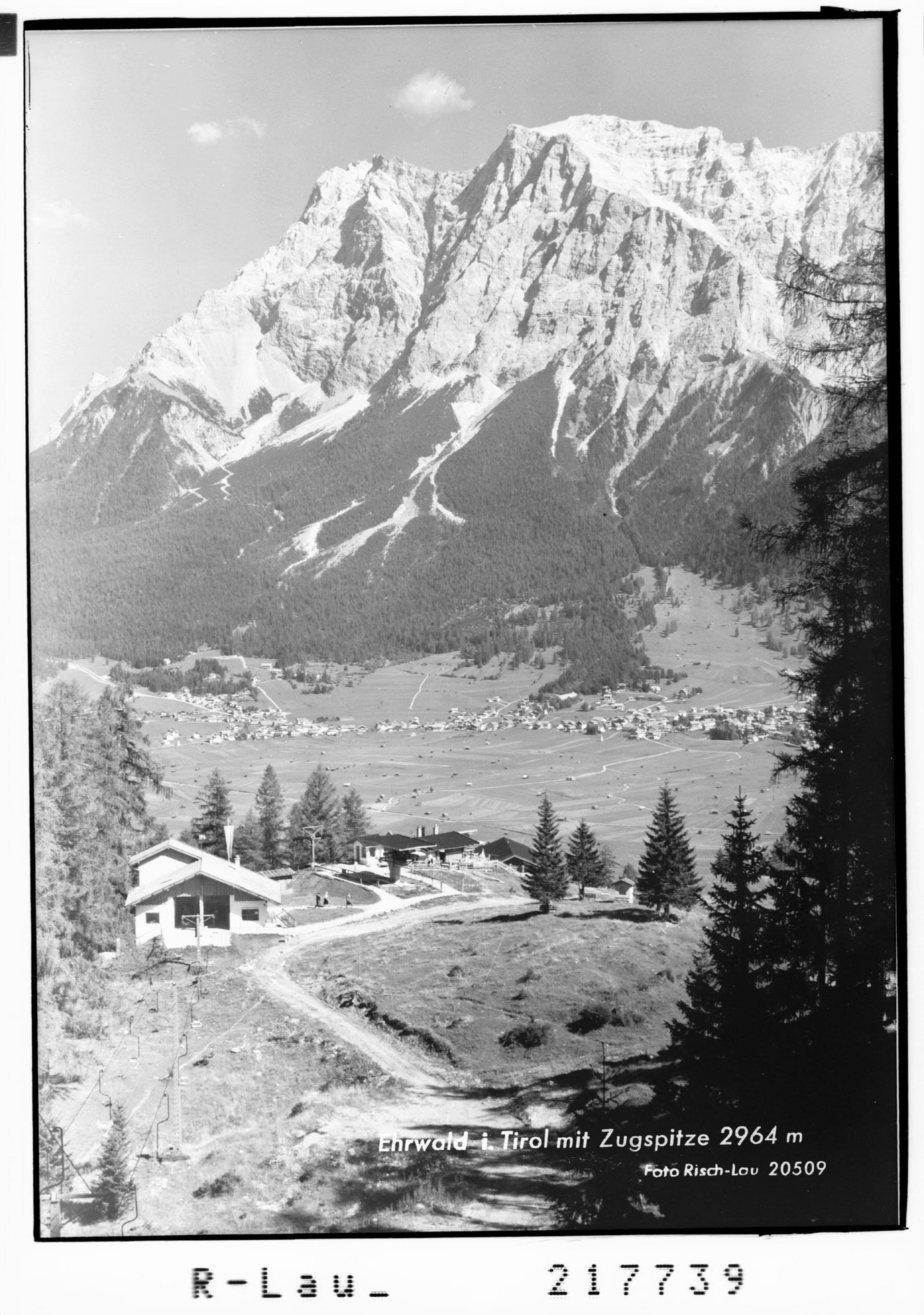 Ehrwald in Tirol mit Zugspitze 2964 m></div>


    <hr>
    <div class=