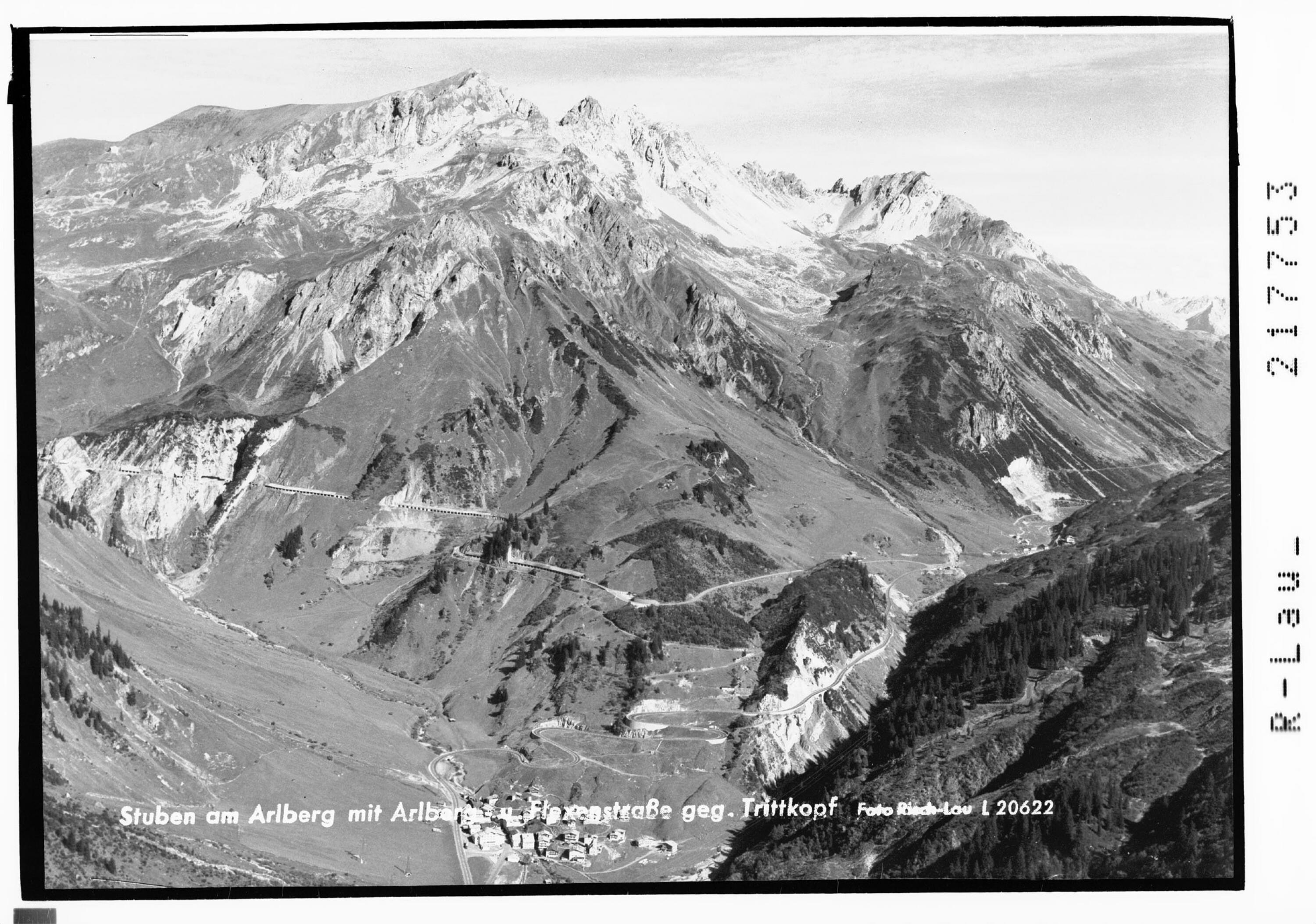 Stuben am Arlberg mit Arlberg- und Flexenstrasse gegen Trittkopf></div>


    <hr>
    <div class=