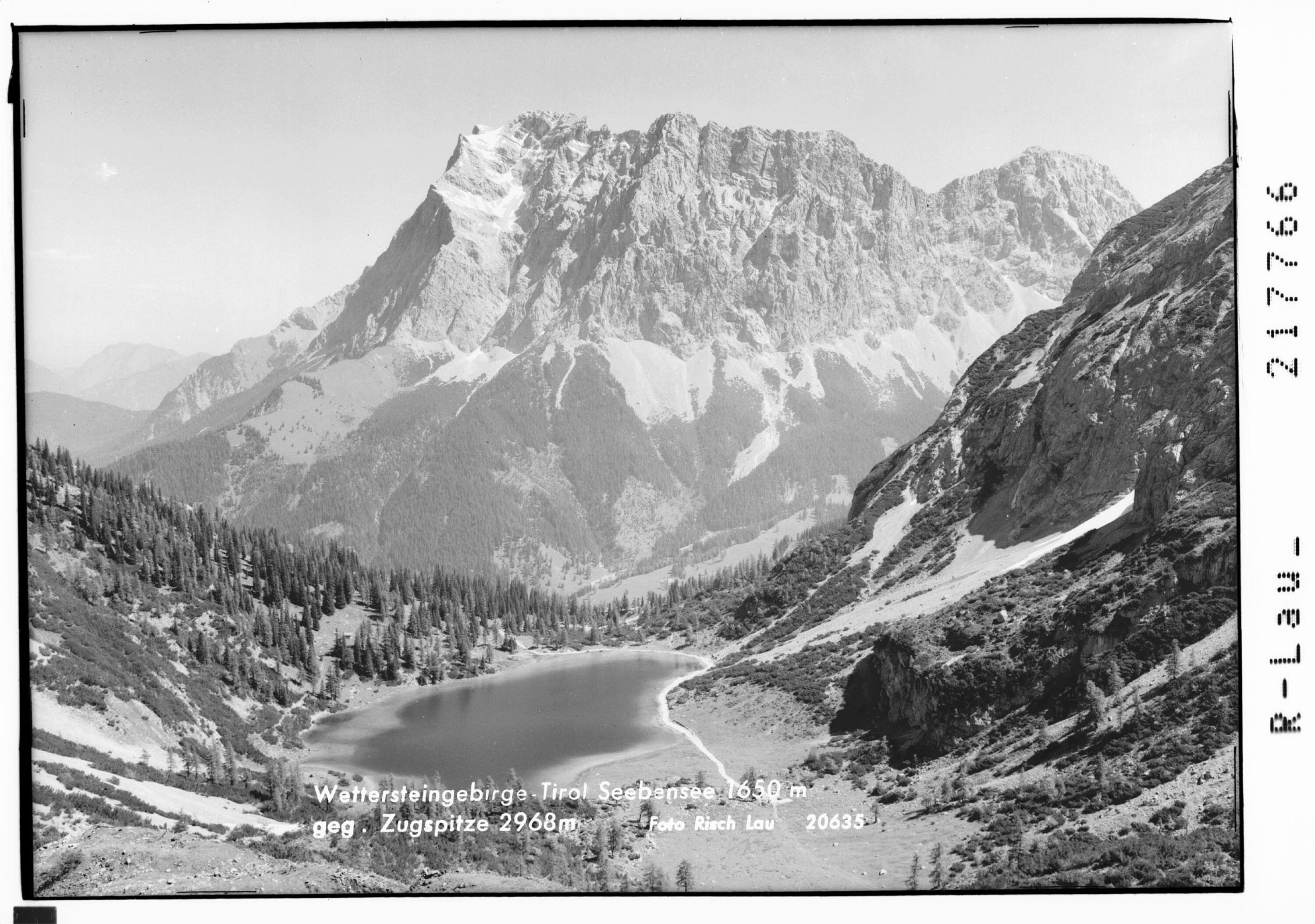 Wettersteingebirge - Tirol Seebensee 1650 m gegen Zugspitze 2968 m></div>


    <hr>
    <div class=