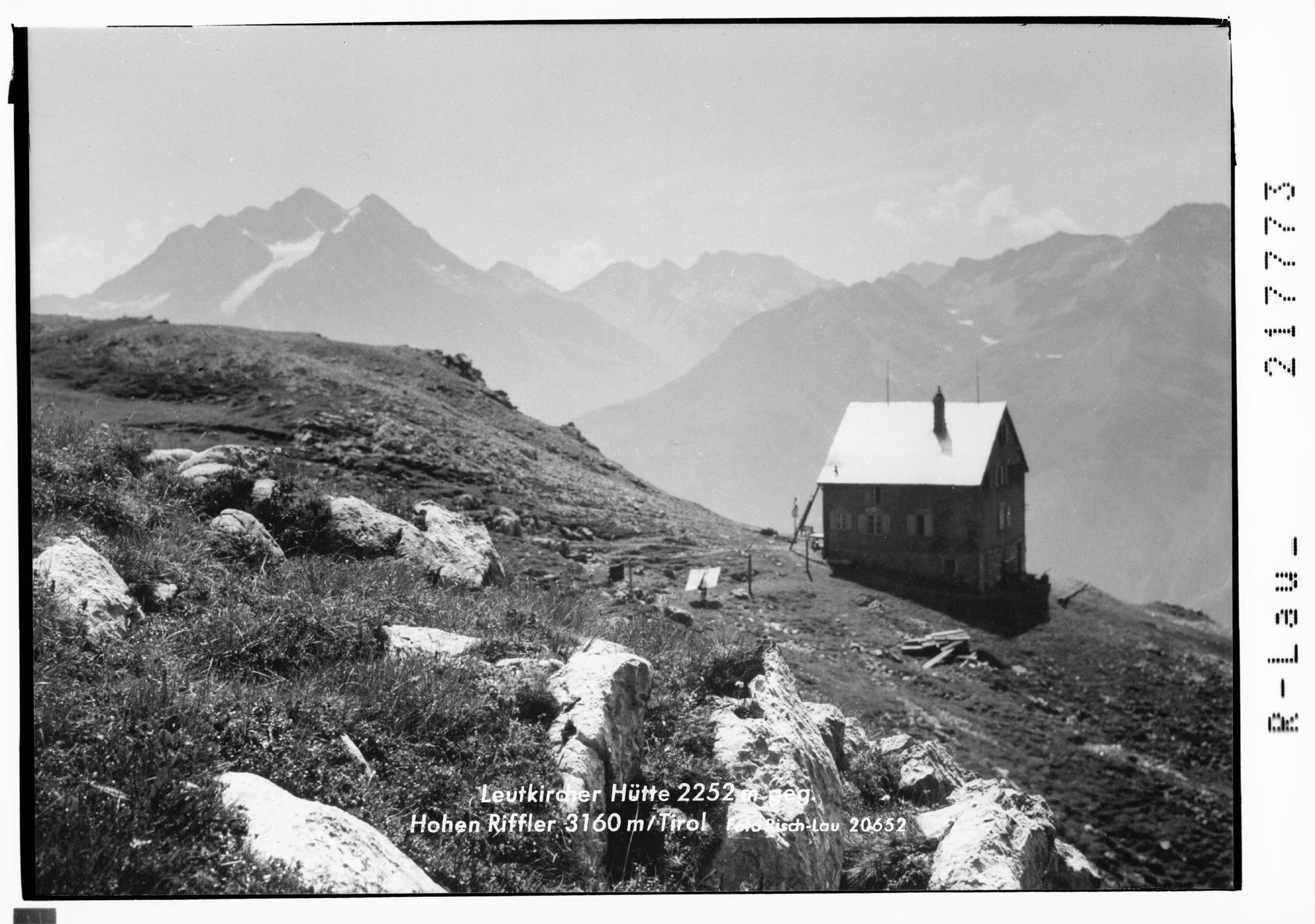 Leutkircher Hütte 2252 m gegen Hohen Riffler 3260 m / Tirol></div>


    <hr>
    <div class=