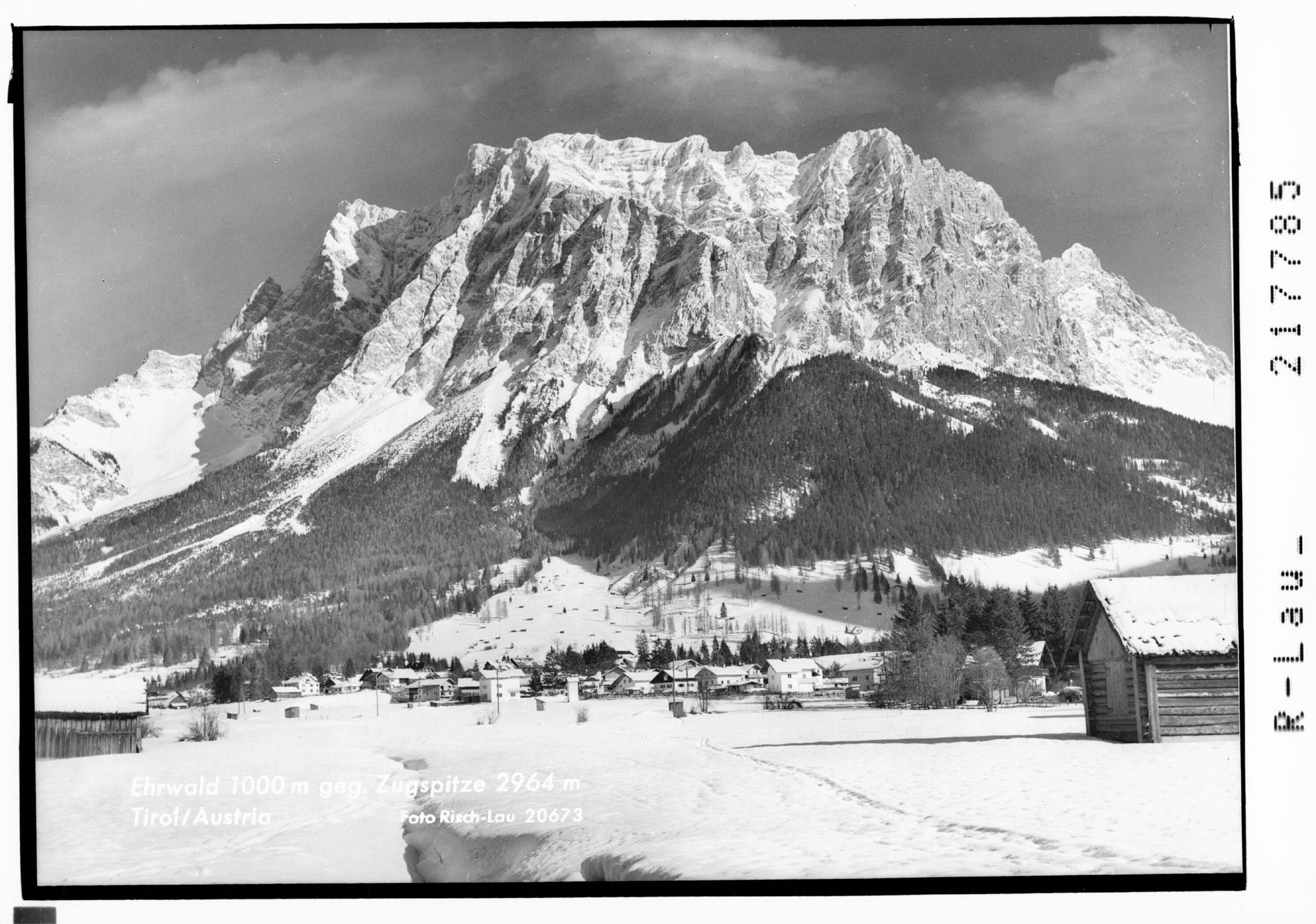 Ehrwald 1000 m gegen Zugspitze 2964 m Tirol / Austria></div>


    <hr>
    <div class=