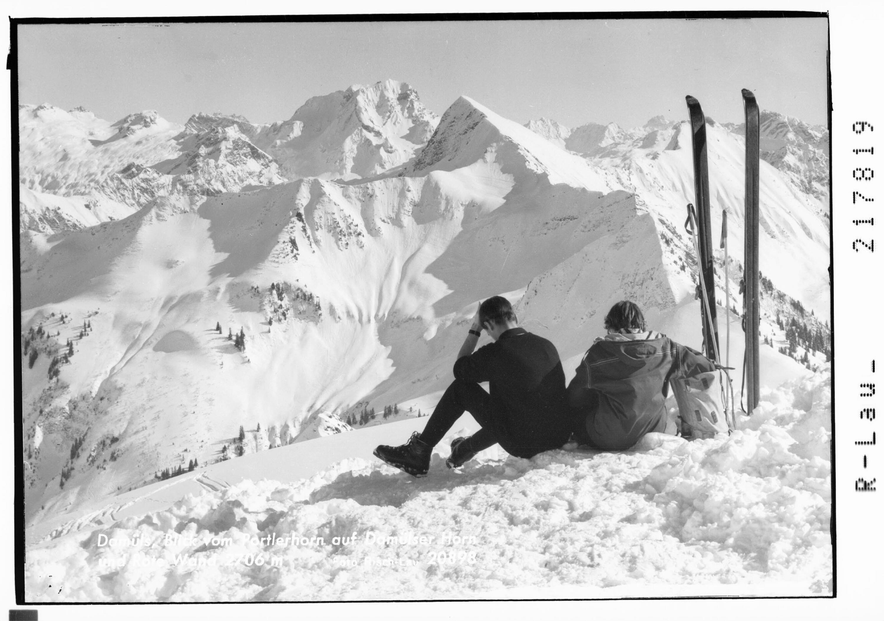 Damüls / Blick vom Portlerhorn auf Damülser Horn und Rote Wand></div>


    <hr>
    <div class=