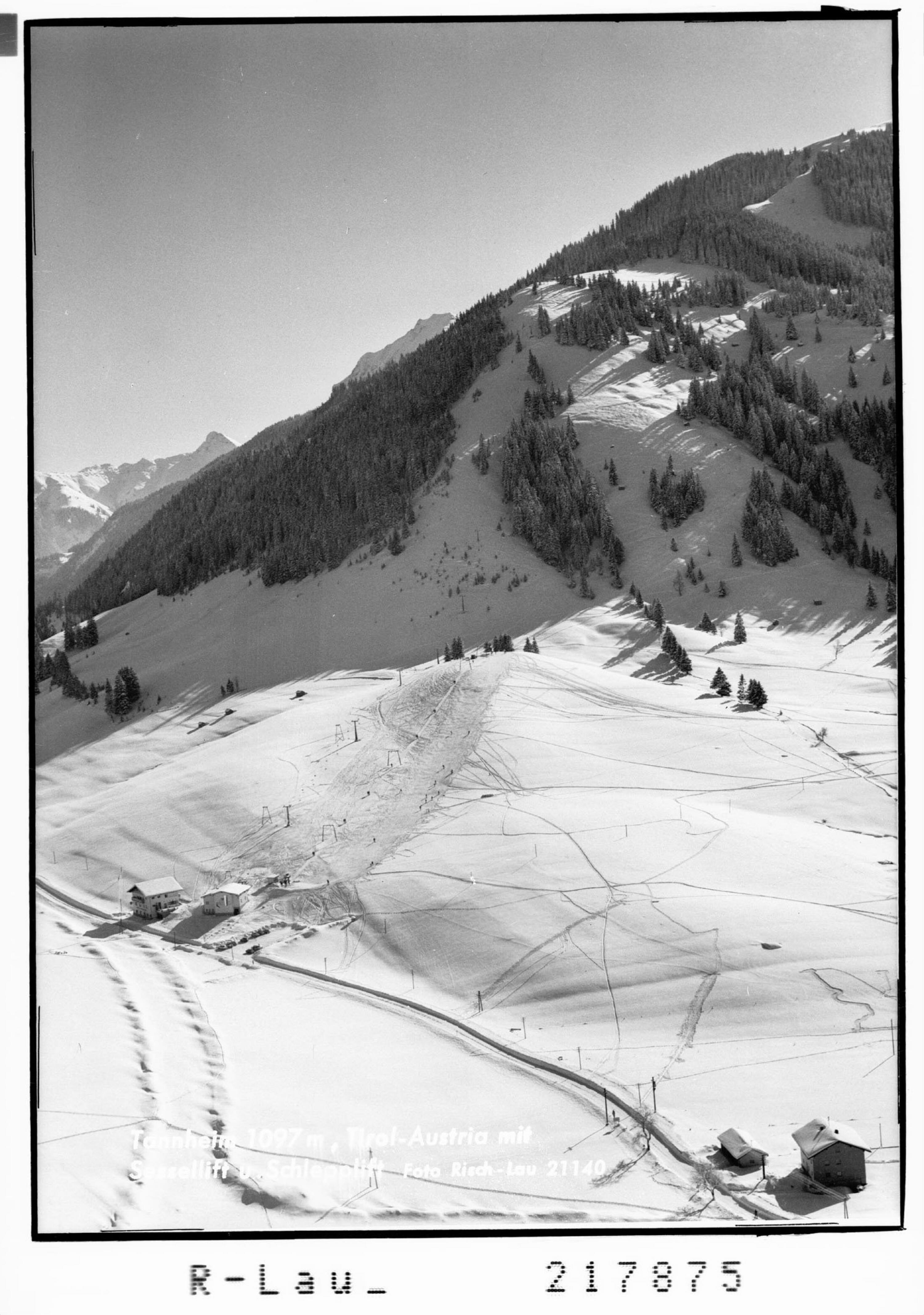 Tannheim 1097 m, Tirol - Austria mit Sessellift und Schlepplift></div>


    <hr>
    <div class=