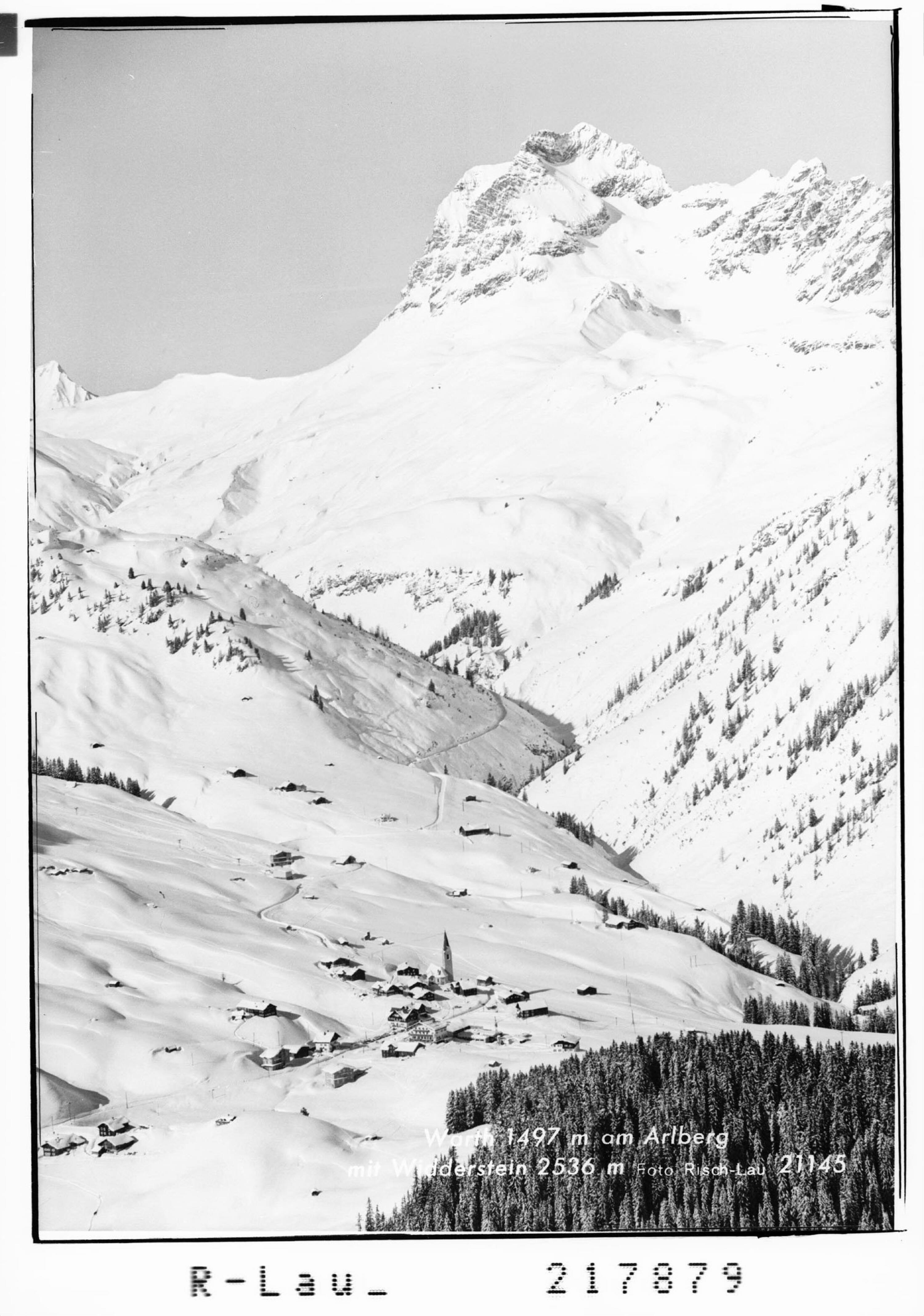 Warth 1497 m am Arlberg mit Widderstein 2536 m></div>


    <hr>
    <div class=