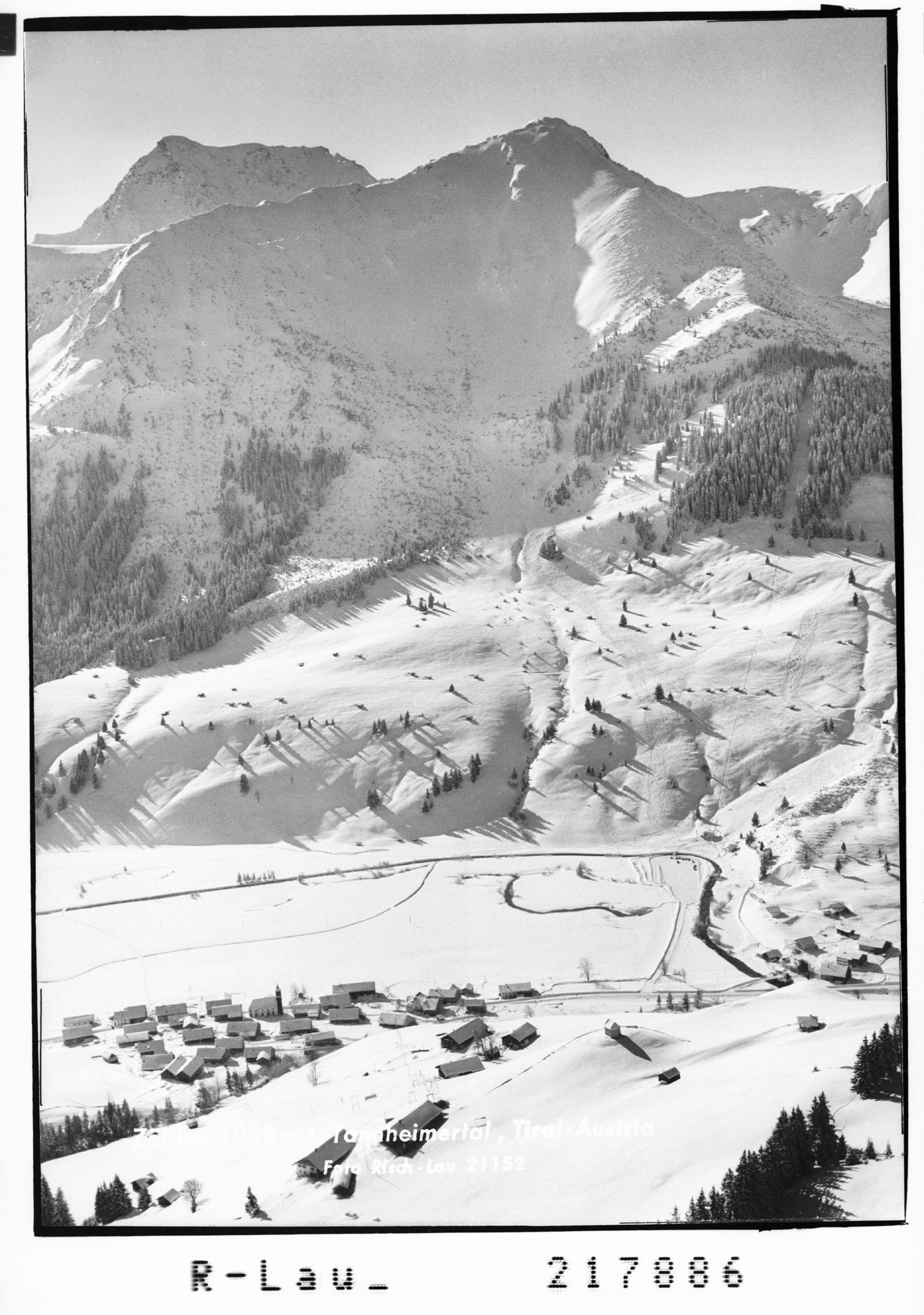 Zöblen 1088 m im Tannheimertal, Tirol - Austria></div>


    <hr>
    <div class=