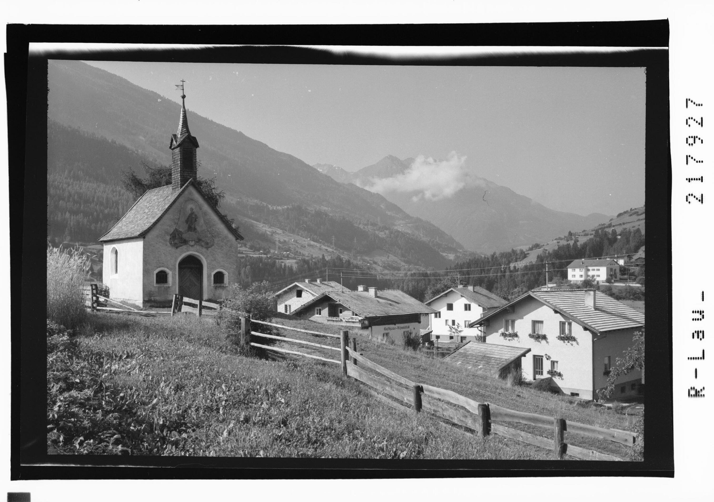 [Kapelle bei Arzl im Pitztal gegen Hohe Aifenspitze / Tirol]></div>


    <hr>
    <div class=