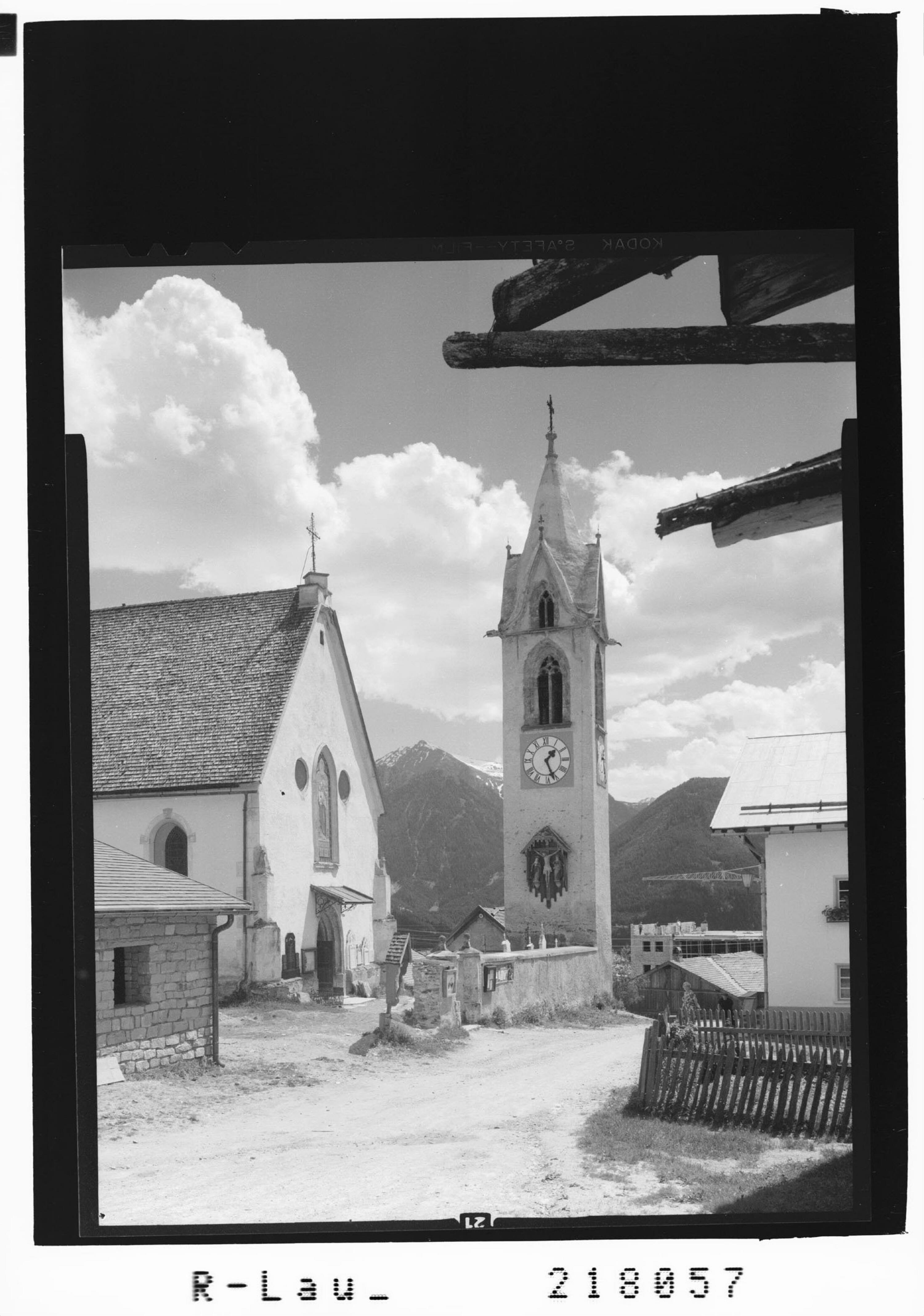 [Pfarrkirche in Serfaus im Oberinntal / Tirol]></div>


    <hr>
    <div class=