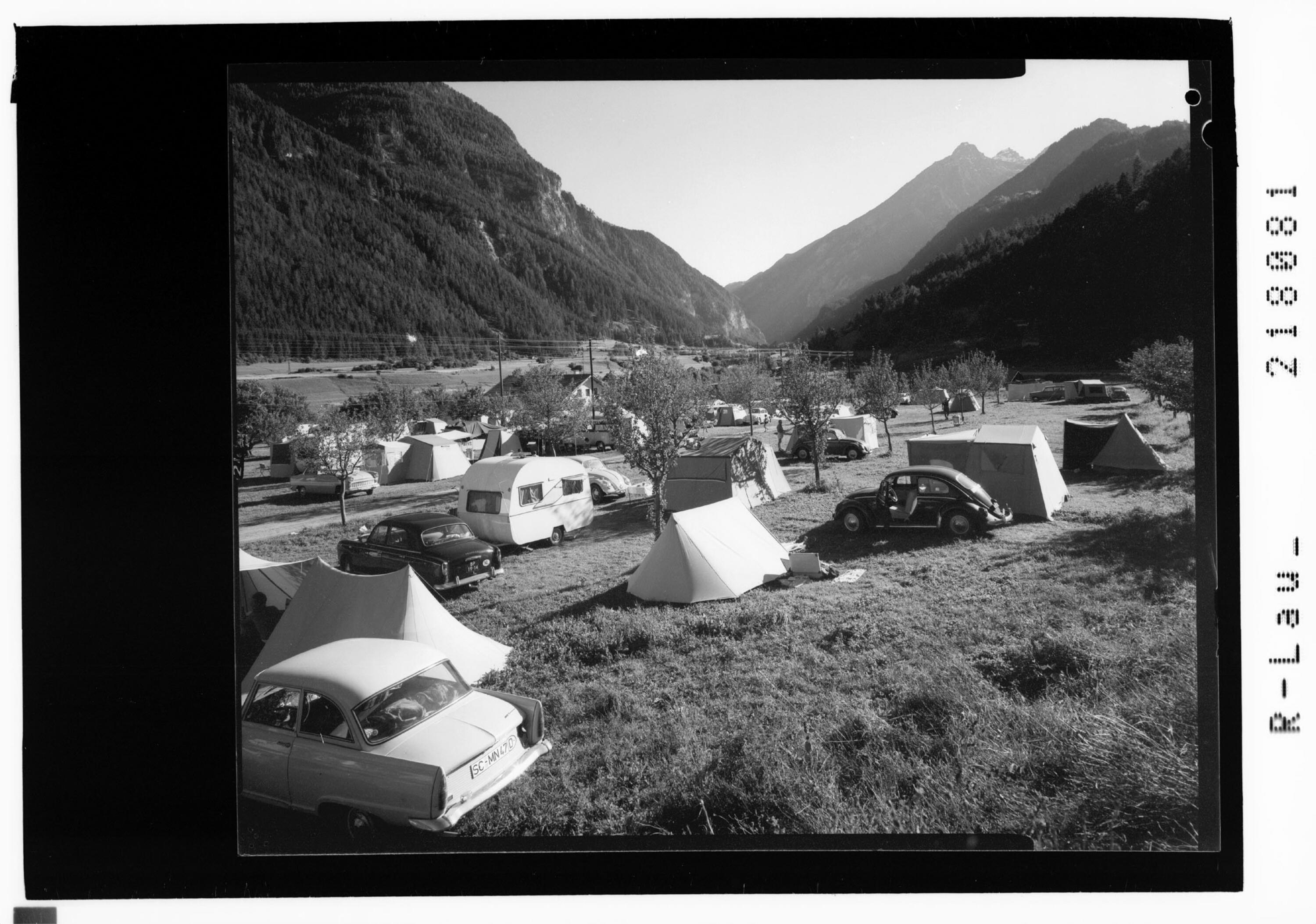 [Campingplatz in Pfunds im Oberinntal mit Blick zum Piz Alpetta / Tirol]></div>


    <hr>
    <div class=