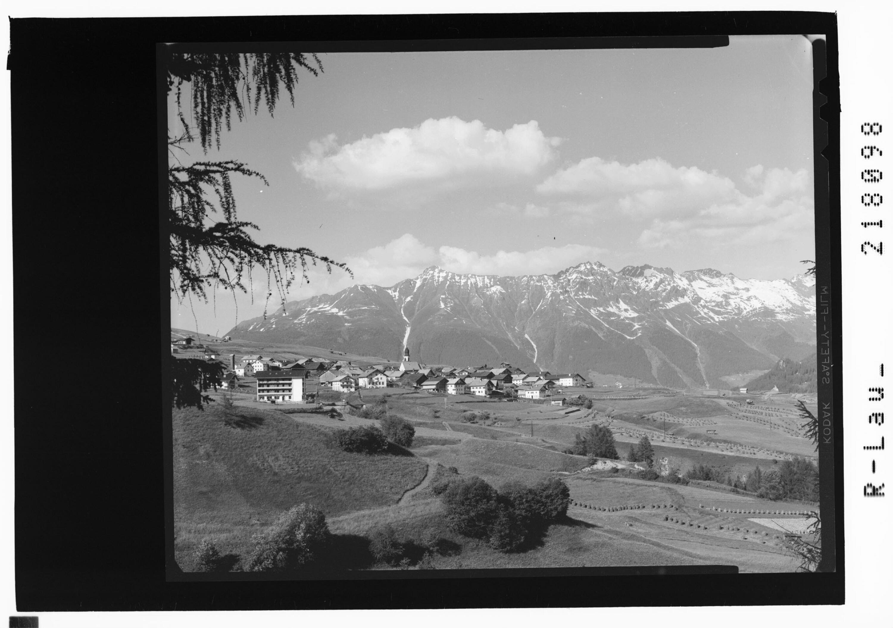 [Fiss im Oberinntal mit Blick zum Kaunergrat / Tirol]></div>


    <hr>
    <div class=