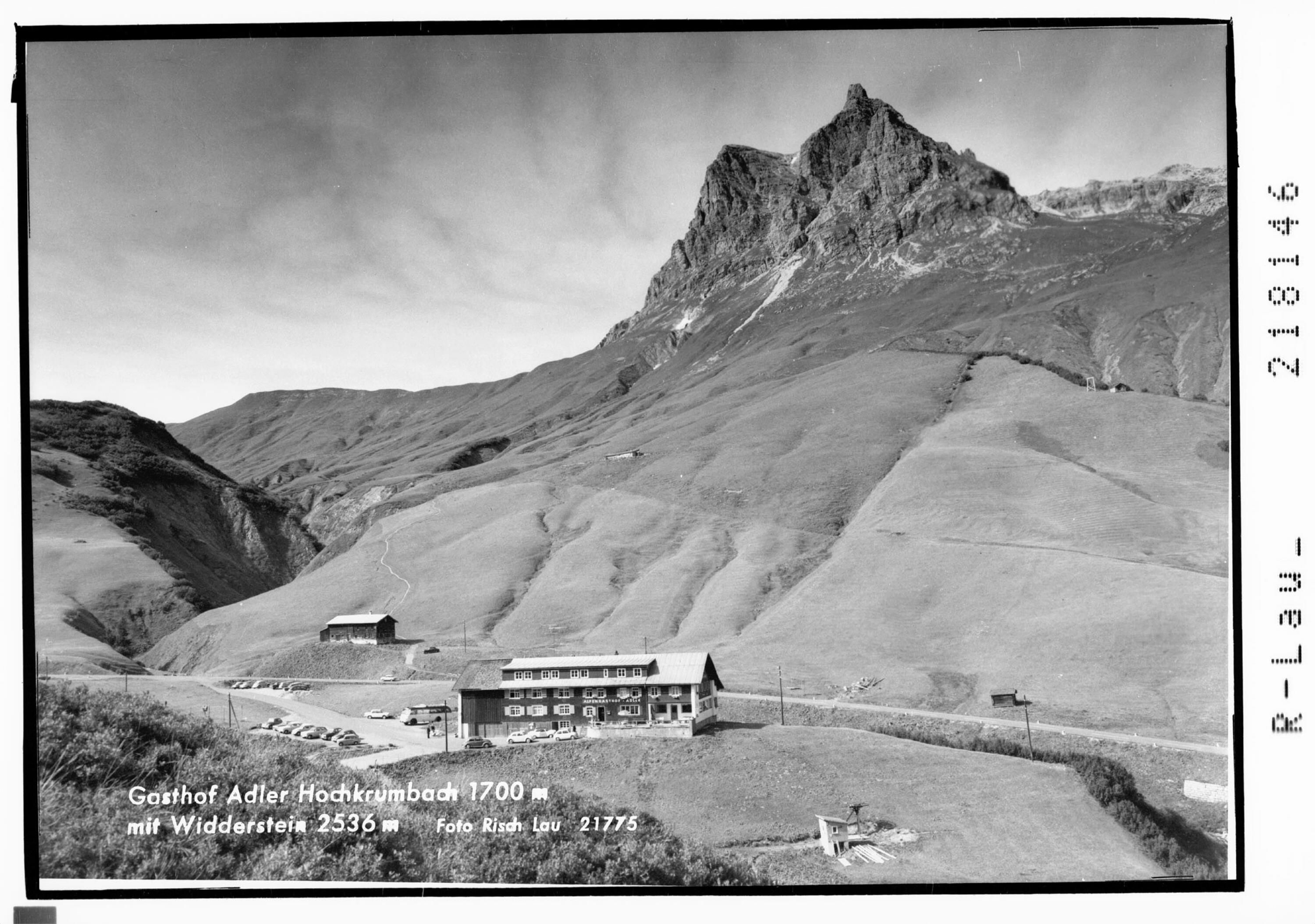 Gasthof Adler Hochkrumbach 1700 m mit Widderstein 2636 m></div>


    <hr>
    <div class=