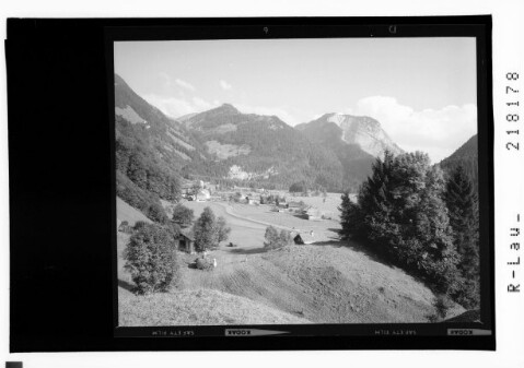 Schnepfau im Bregenzerwald gegen Giblenkopf und Mittagsfluh von Risch-Lau