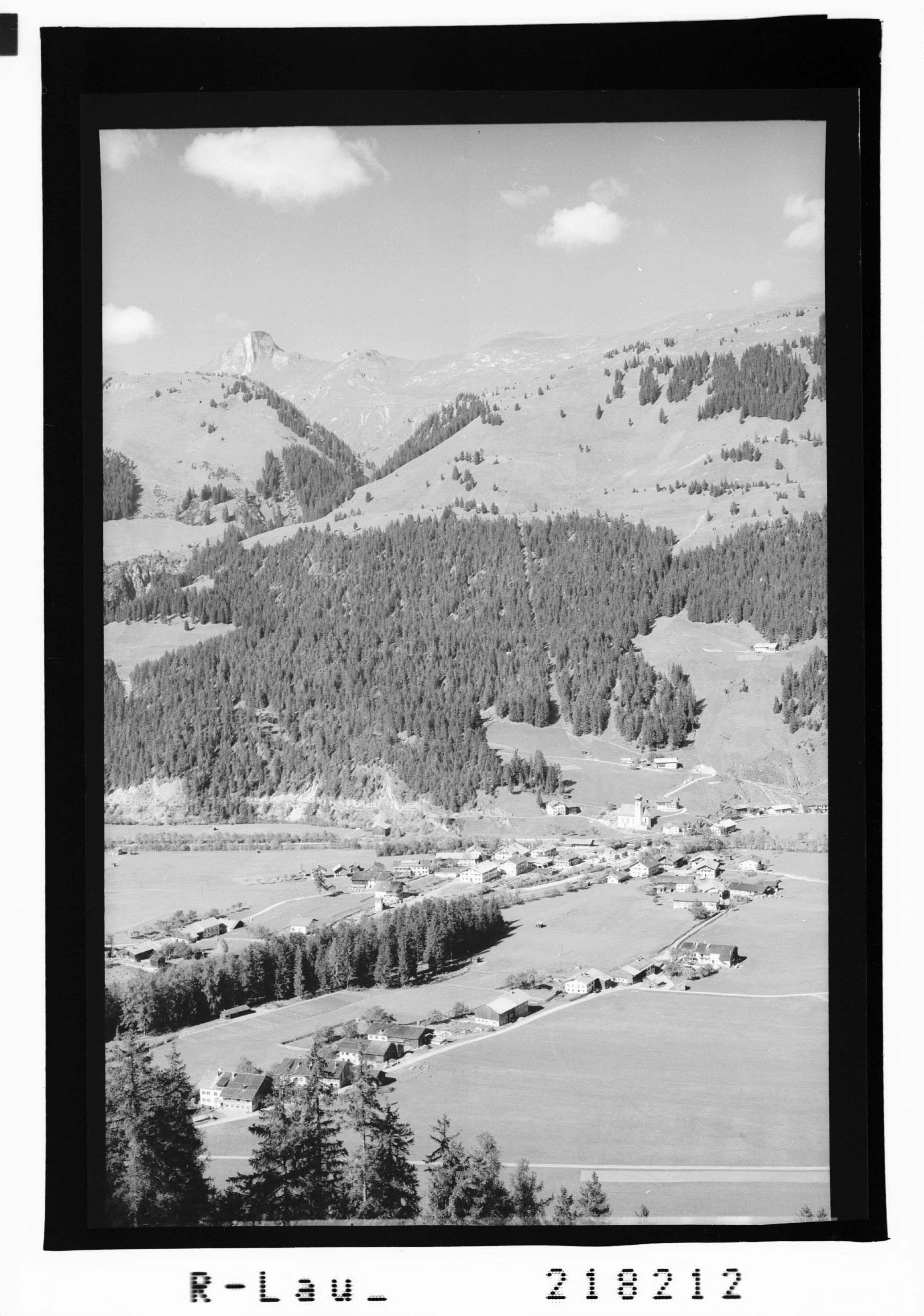 [Bach im Lechtal mit Blick zur Rothornspitze / Tirol]></div>


    <hr>
    <div class=