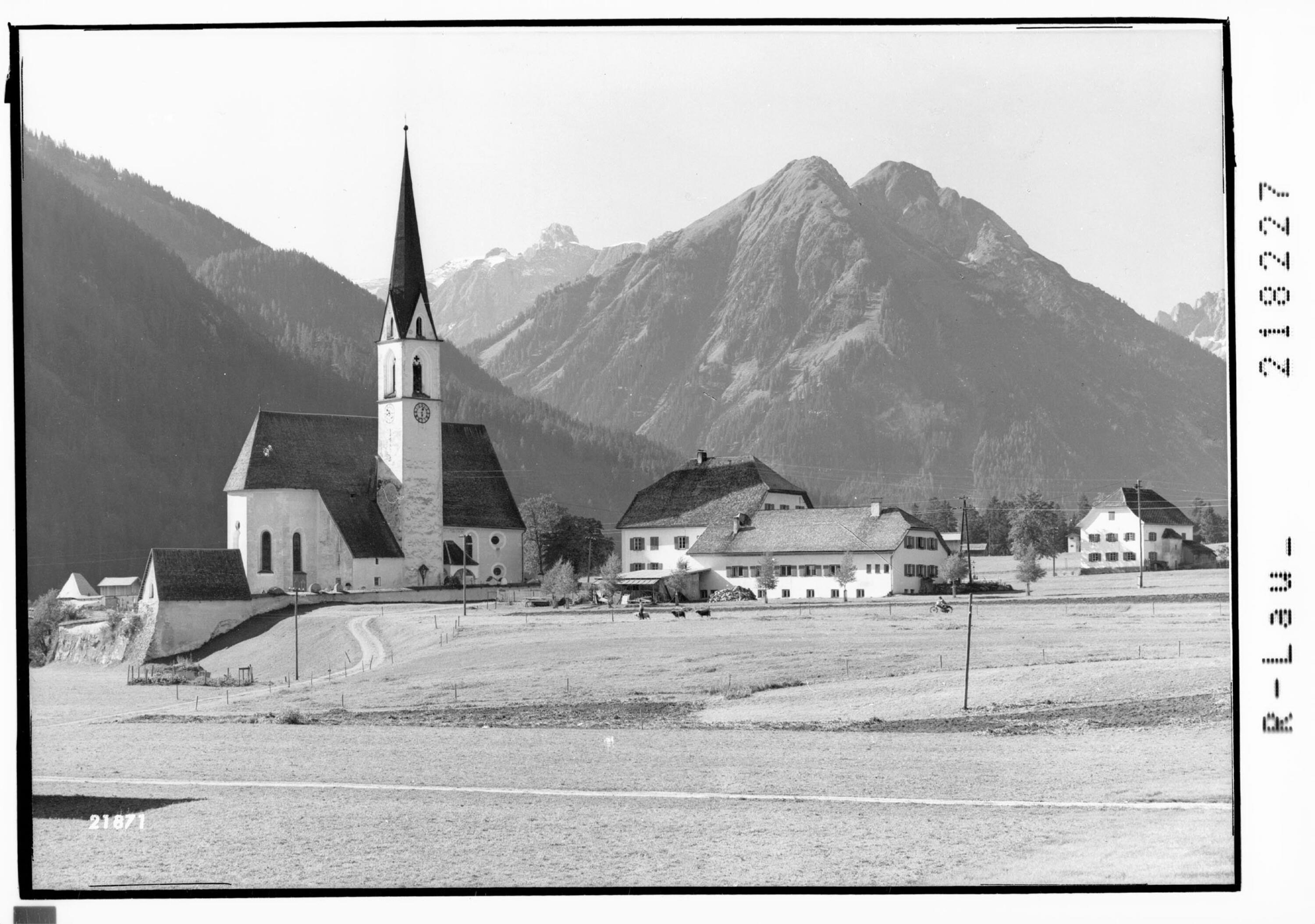 [Pfarrkirche in Elbigenalp im Lechtal mit Blick zur Wetterspitze / Tirol]></div>


    <hr>
    <div class=