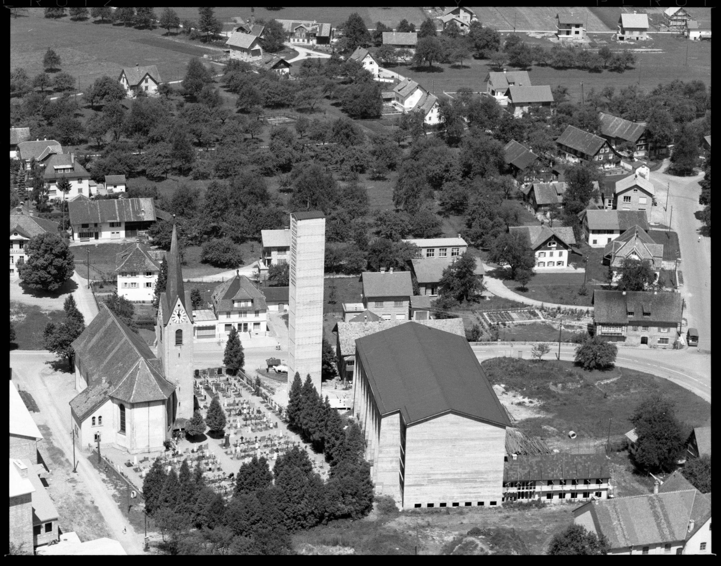 [Altach, Ortszentrum, Alte Kirche, Neubau Kirche St. Nikolaus]></div>


    <hr>
    <div class=