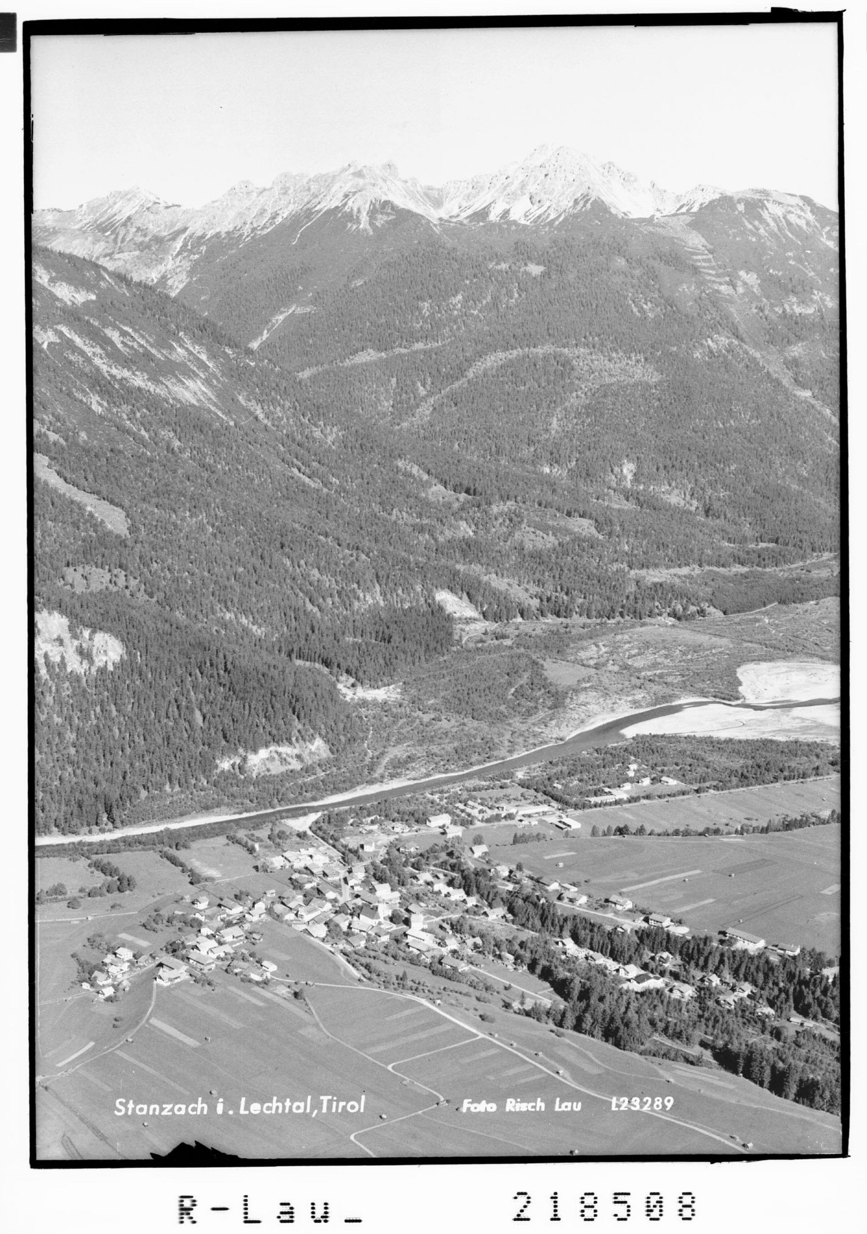 Stanzach im Lechtal, Tirol></div>


    <hr>
    <div class=