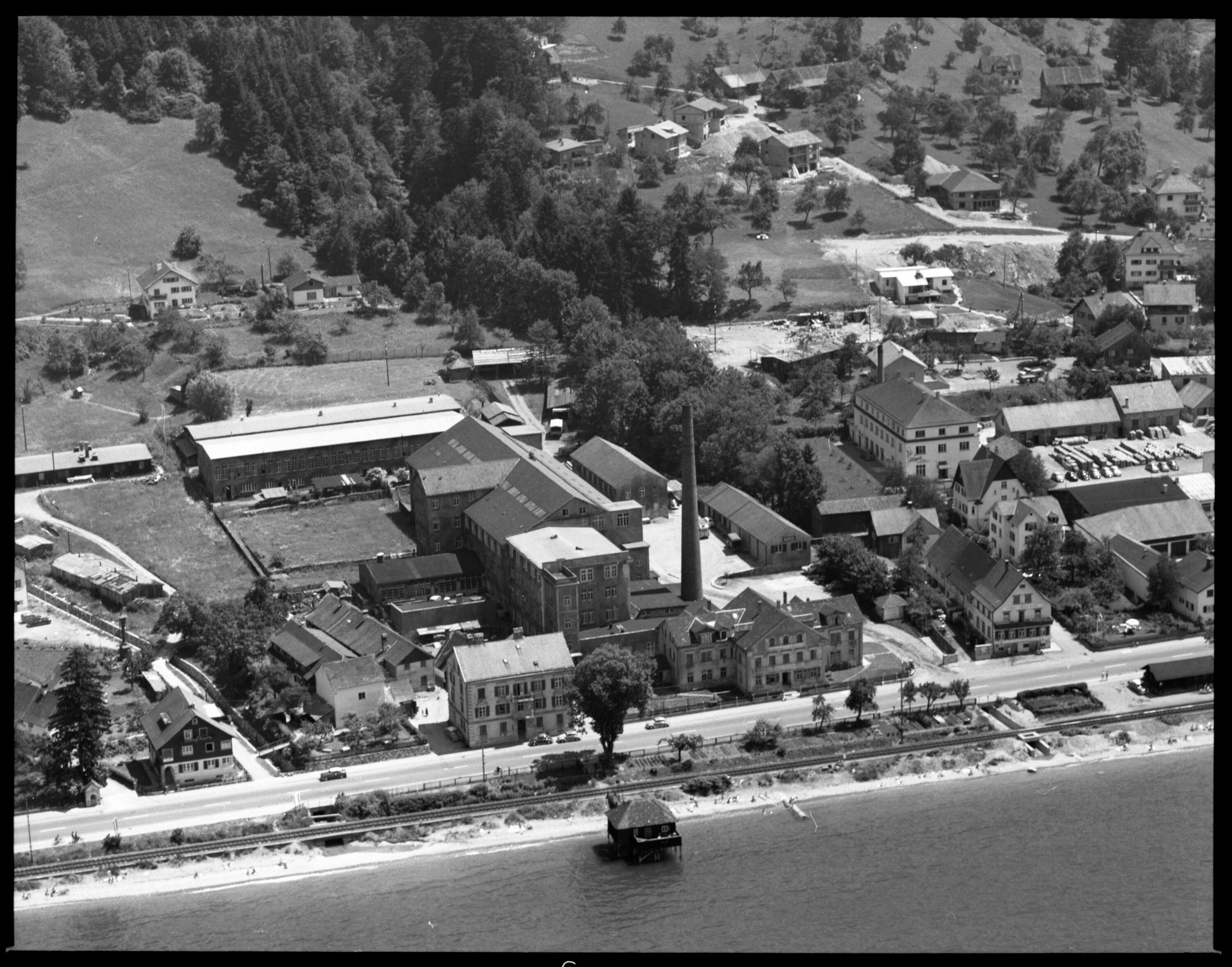 [Lochau, Tannenbach, Landesstraße 190 Bregenzer Straße, Firma Dornier]></div>


    <hr>
    <div class=