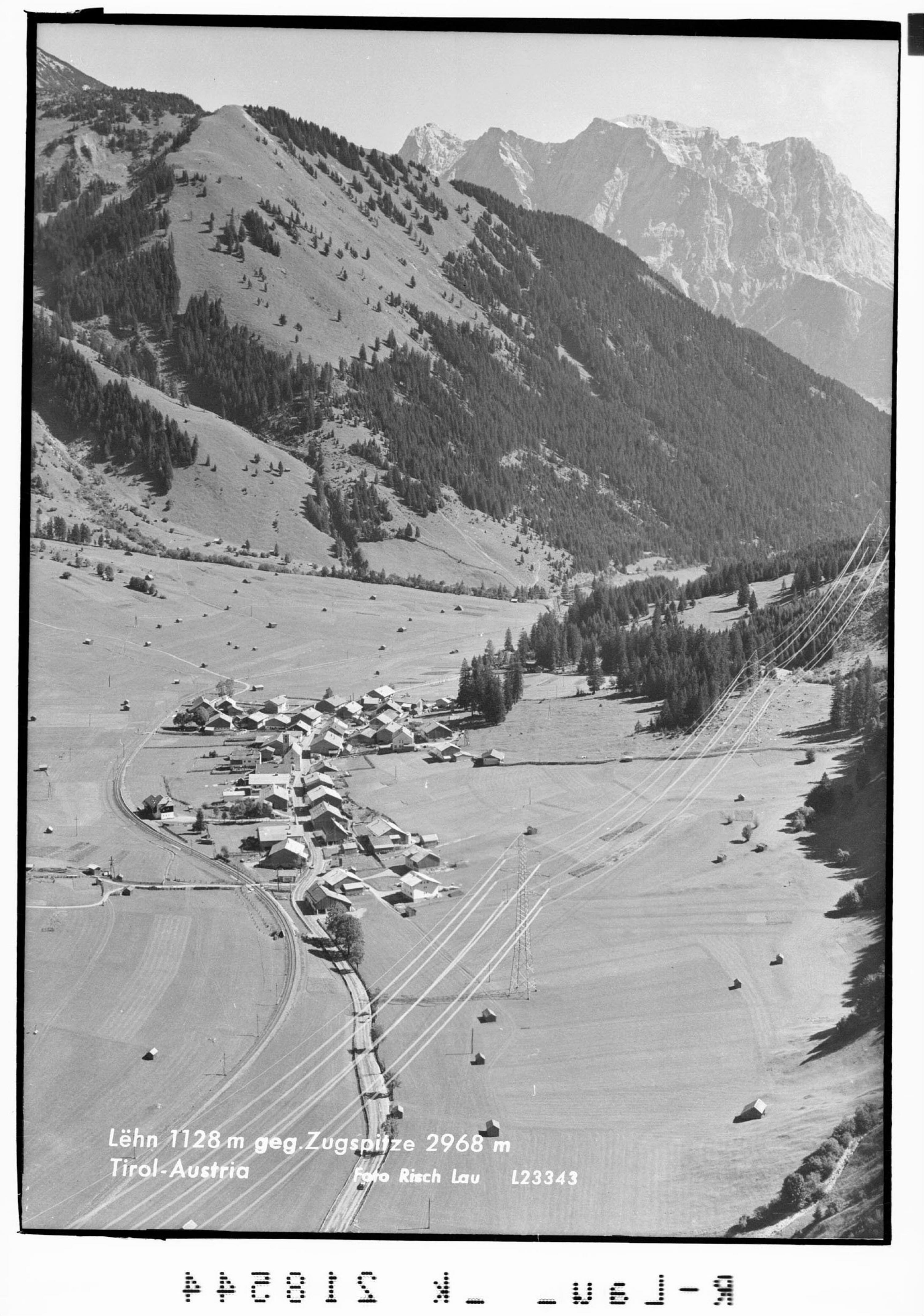 Lähn 1128 m gegen Zugspitze 2968 m Tirol - Austria></div>


    <hr>
    <div class=