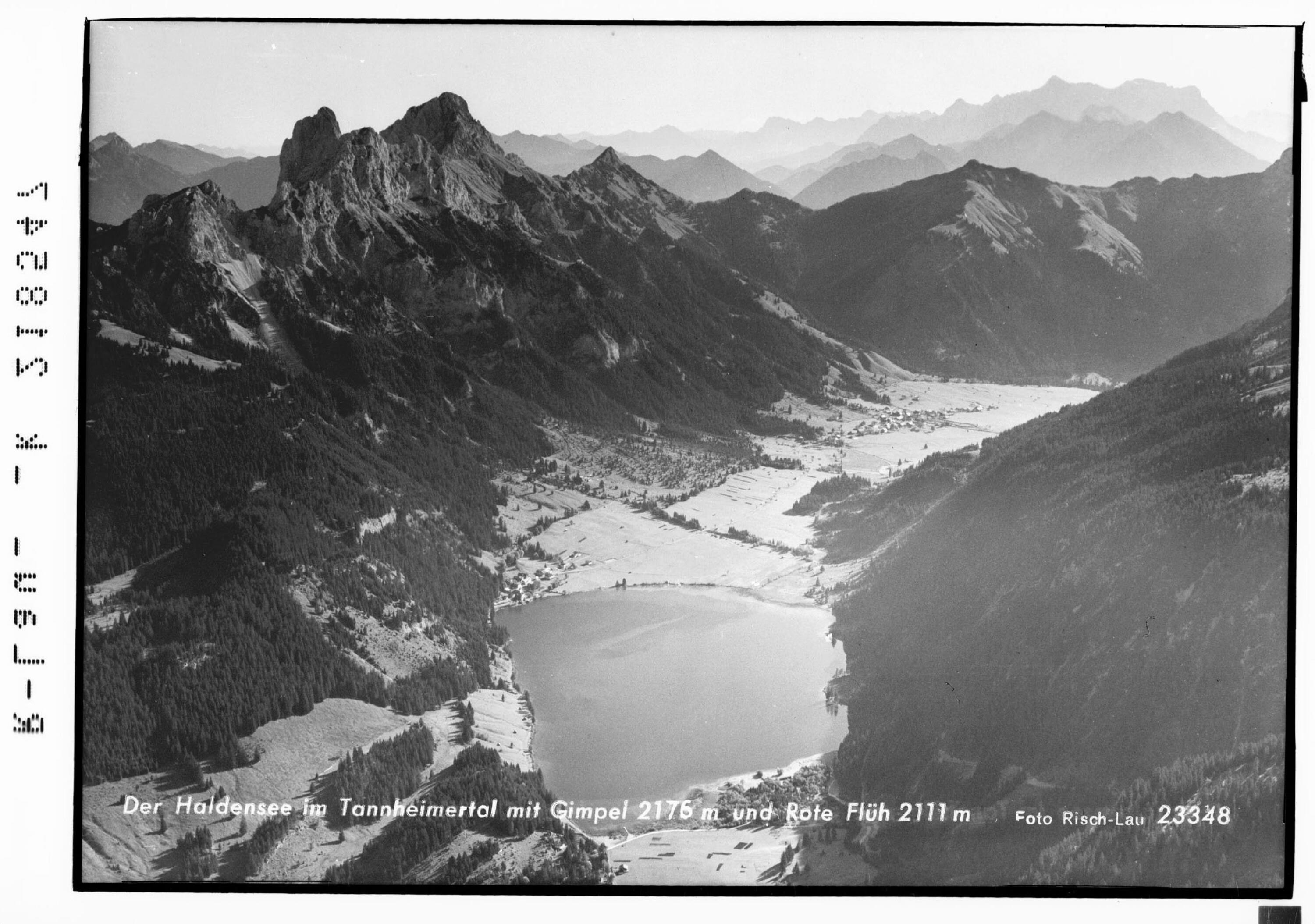<<Der>> Haldensee im Tannheimertal mit Gimpel 2176 m und Rote Flüh 2111 m></div>


    <hr>
    <div class=