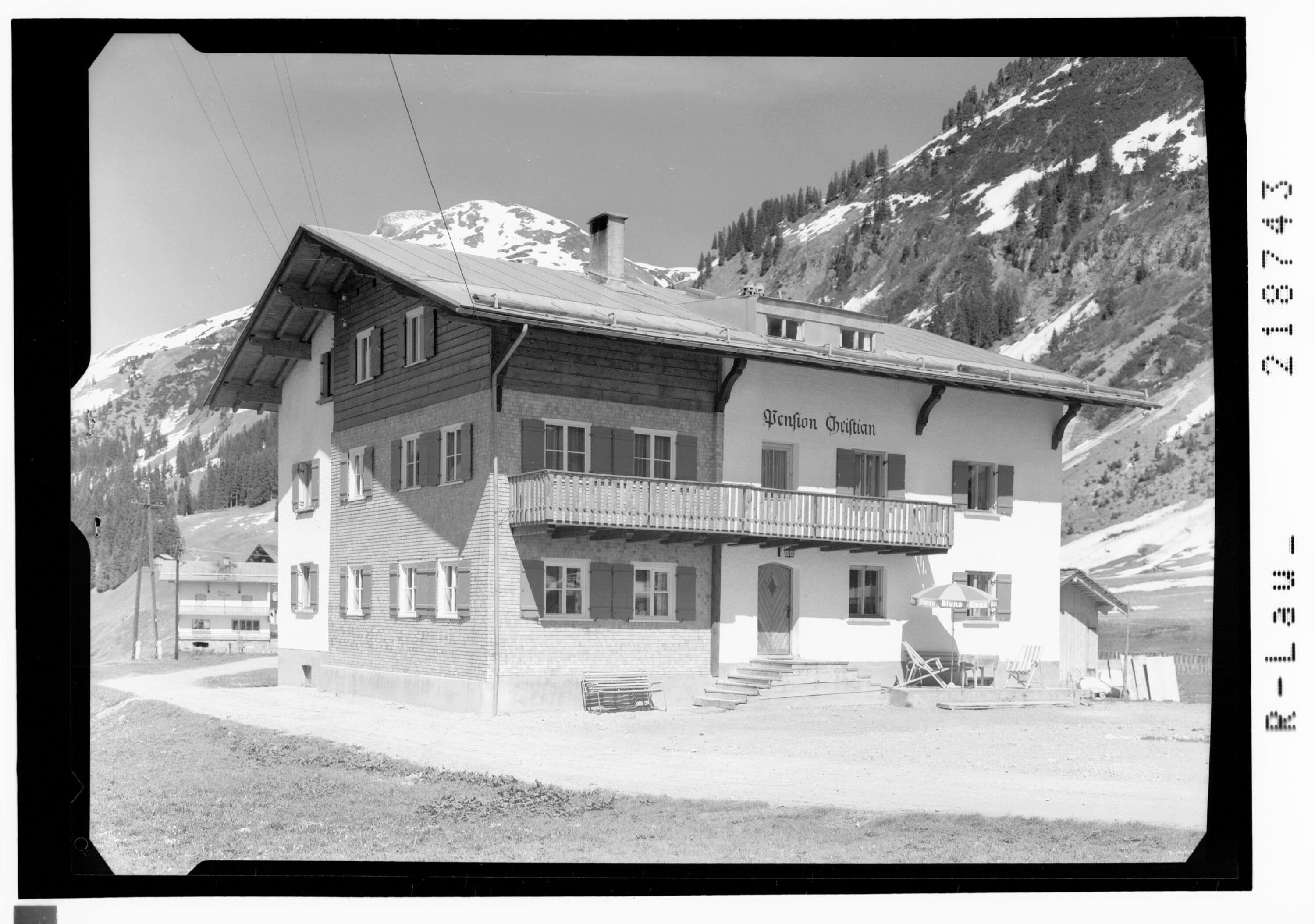 [Pension Christian in Lech am Arlberg gegen Wöster Horn]></div>


    <hr>
    <div class=
