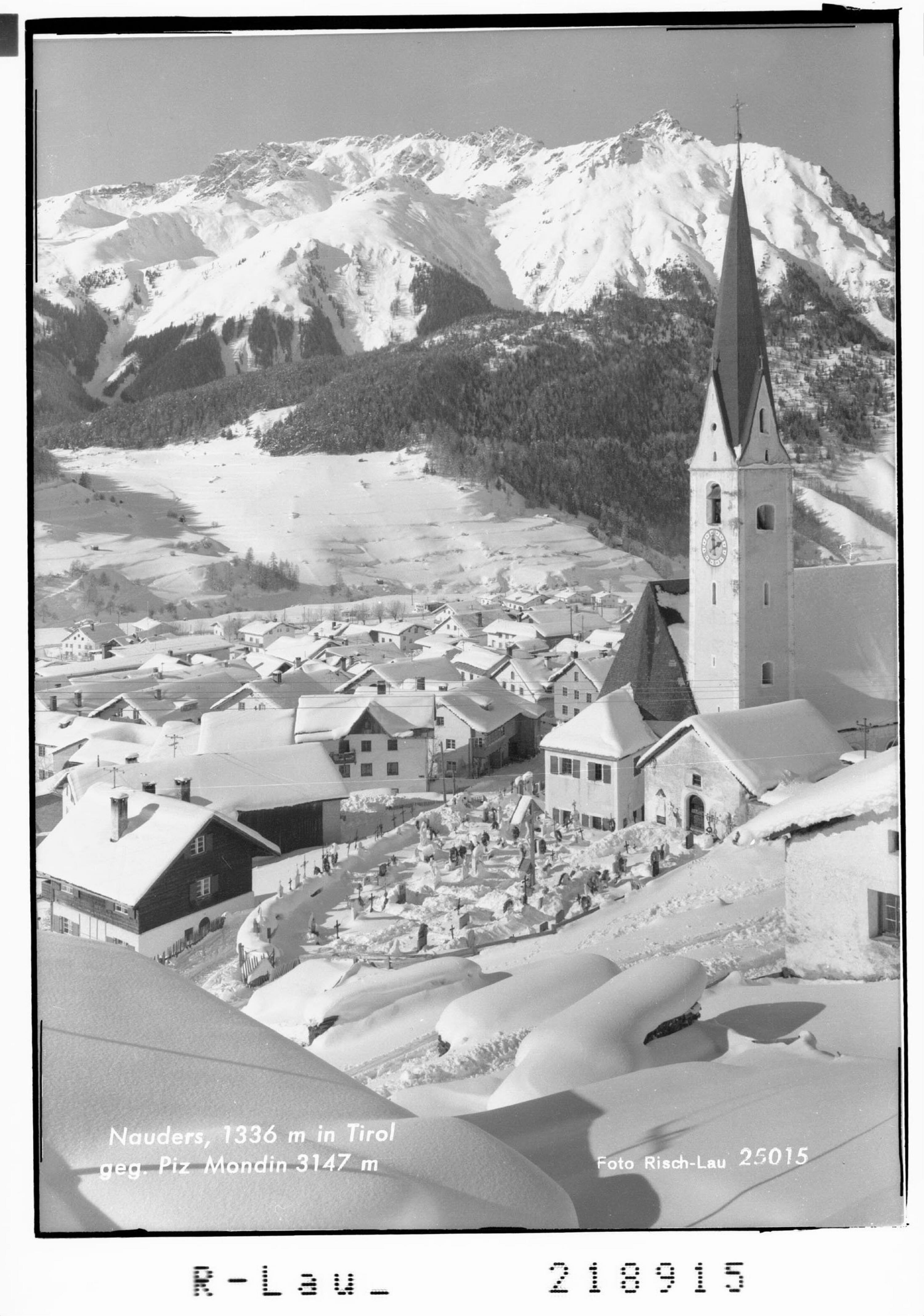 Nauders 1336 m in Tirol gegen Piz Mondin 3147 m></div>


    <hr>
    <div class=