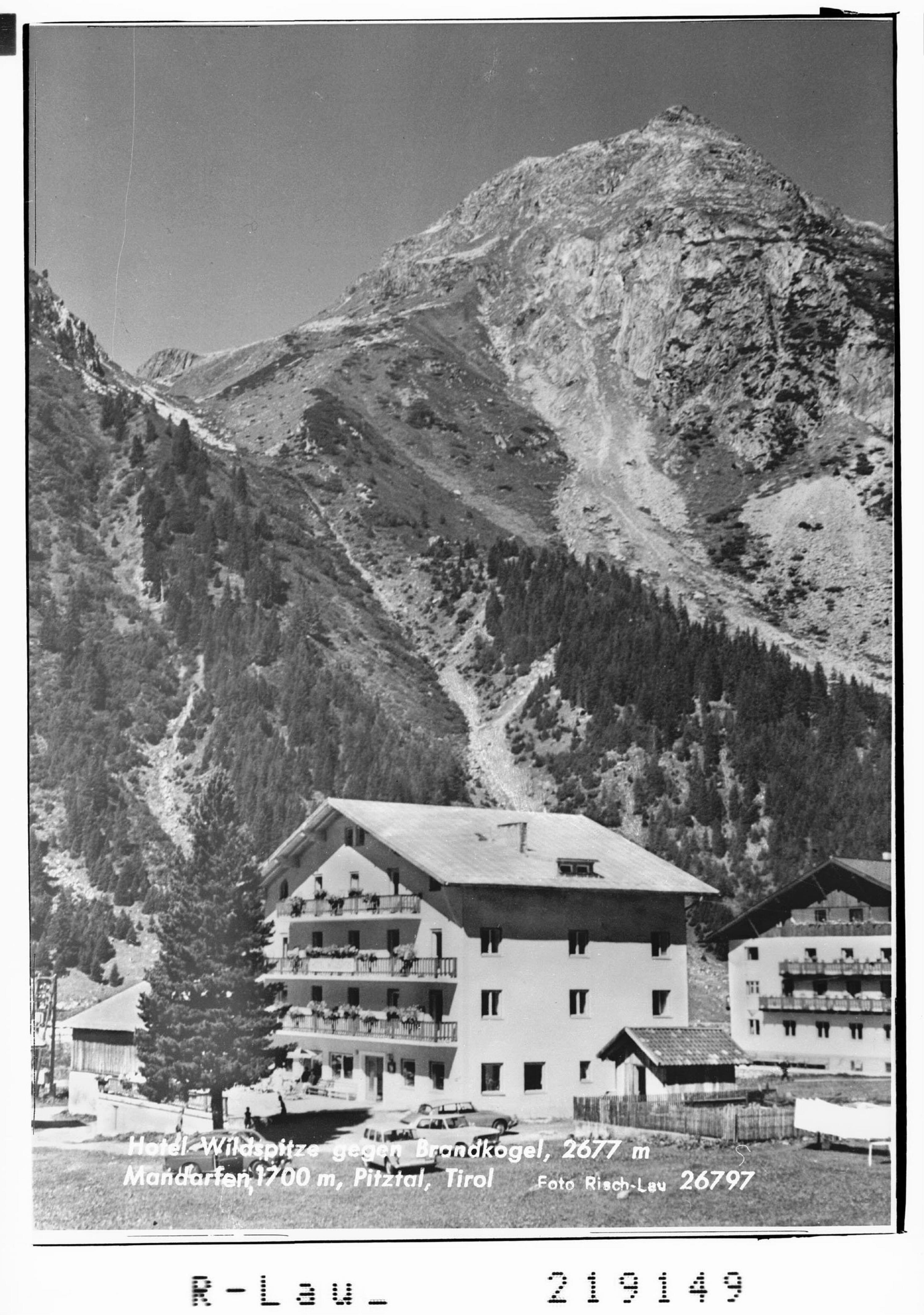 Hotel Wildspitze gegen Brandkogel 2677 m Mandarfen 1700 m, Pitztal Tirol></div>


    <hr>
    <div class=