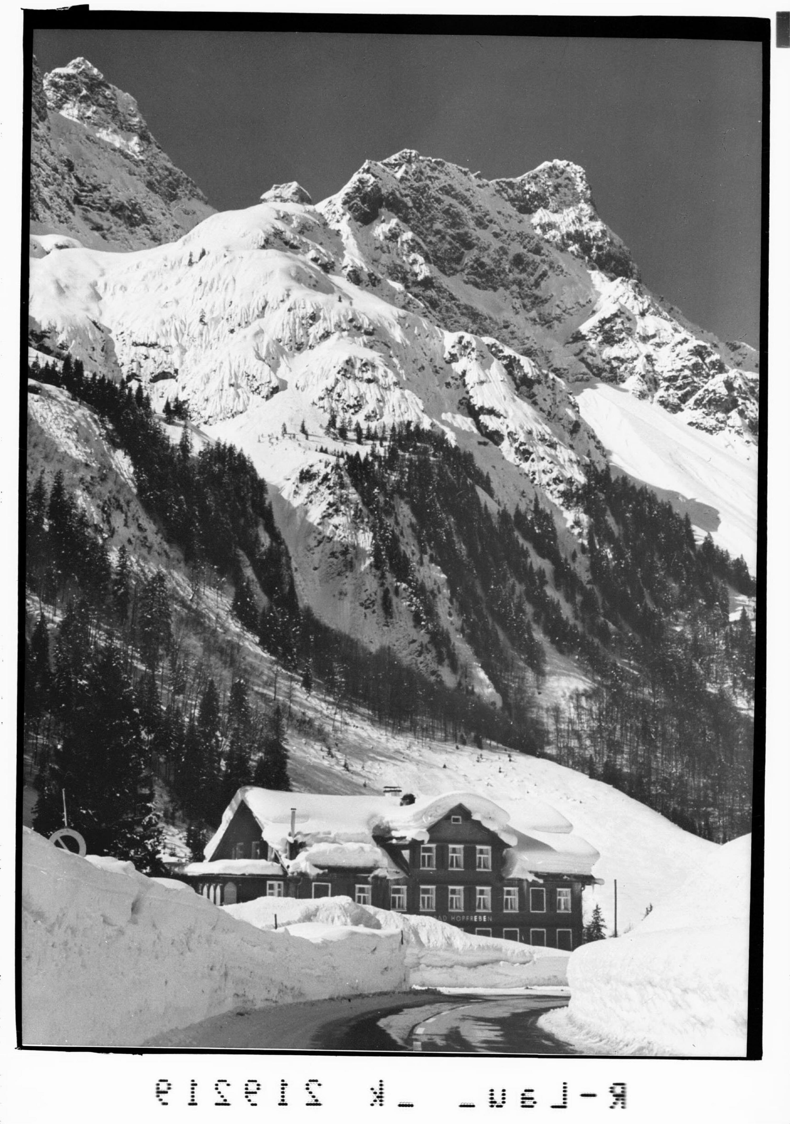 [Gasthof Bad Hopfreben gegen Künzelspitze / Bregenzerwald]></div>


    <hr>
    <div class=