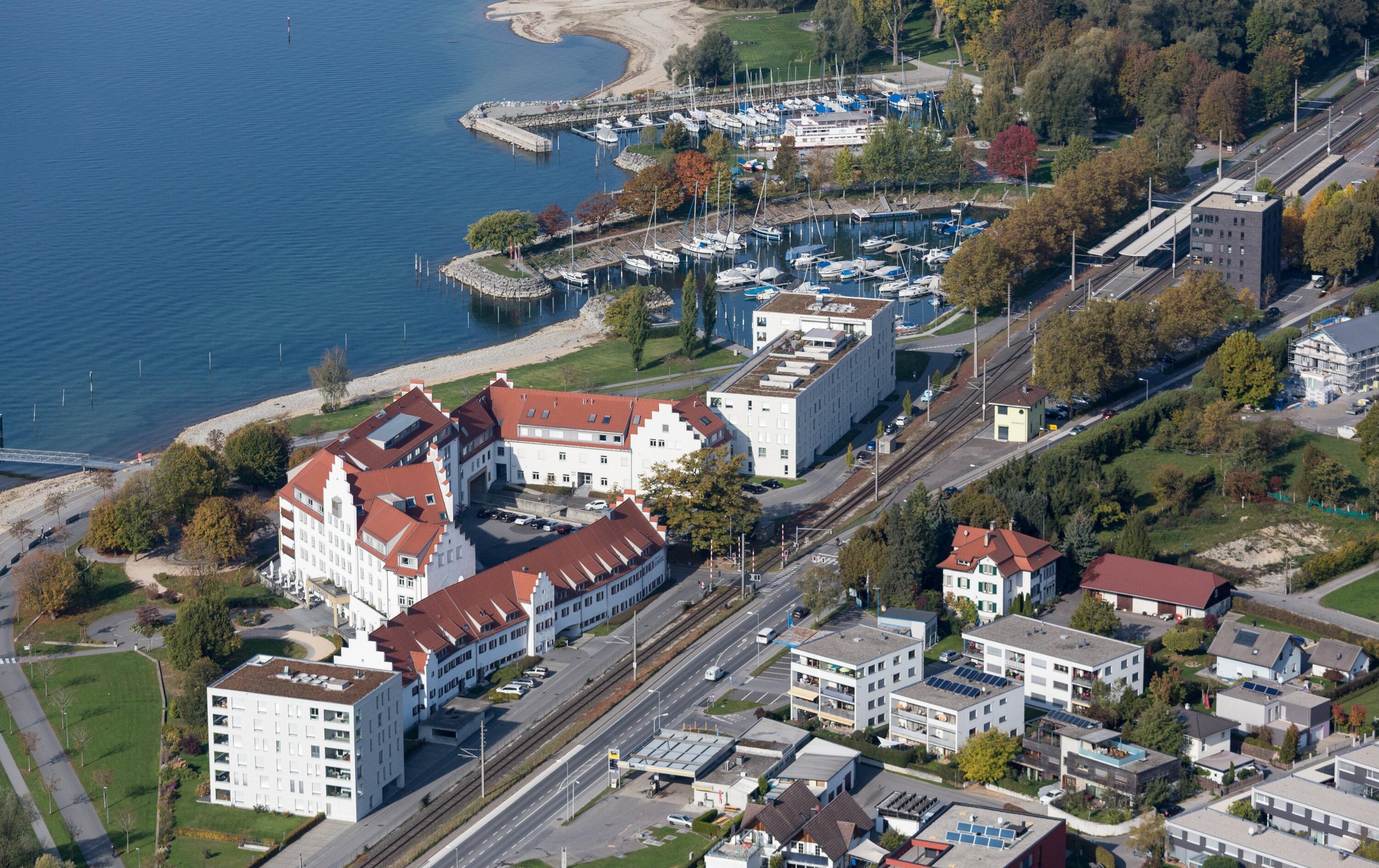 [Lochau - Hotel Kaiserstrand]></div>


    <hr>
    <div class=