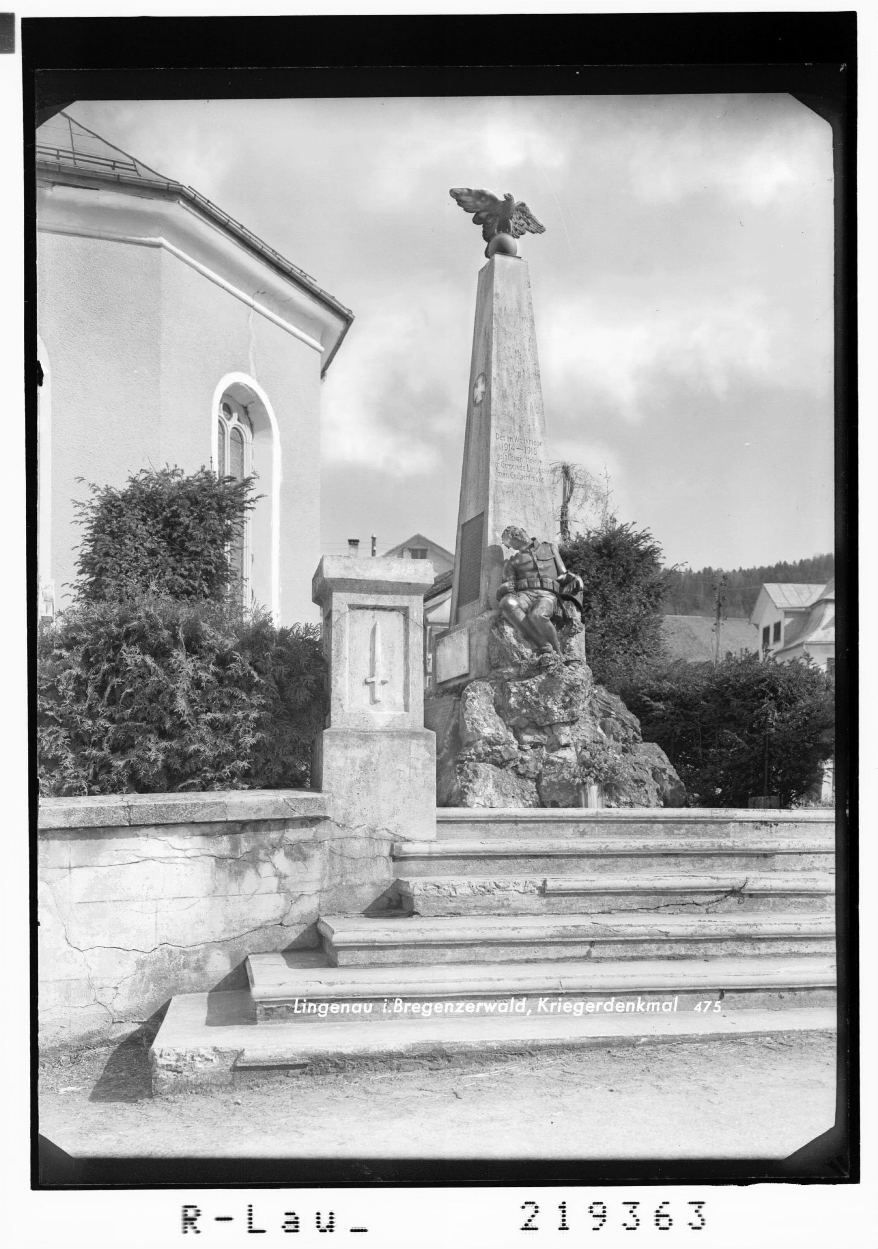 [Kriegerdenkmal in Lingenau im Bregenzerwald]></div>


    <hr>
    <div class=