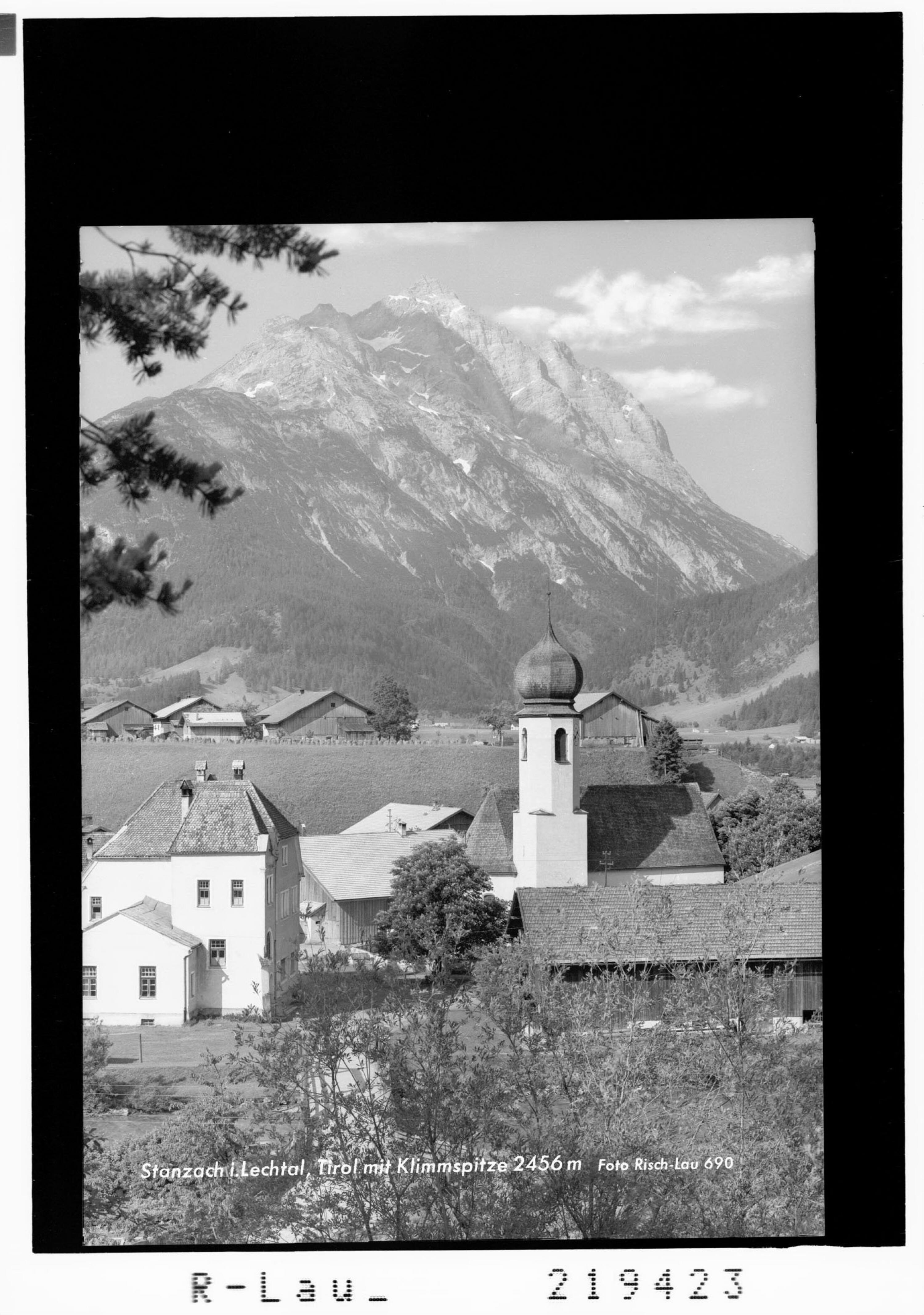 Stanzach im Lechtal / Tirol mit Klimmspitze 2456 m></div>


    <hr>
    <div class=