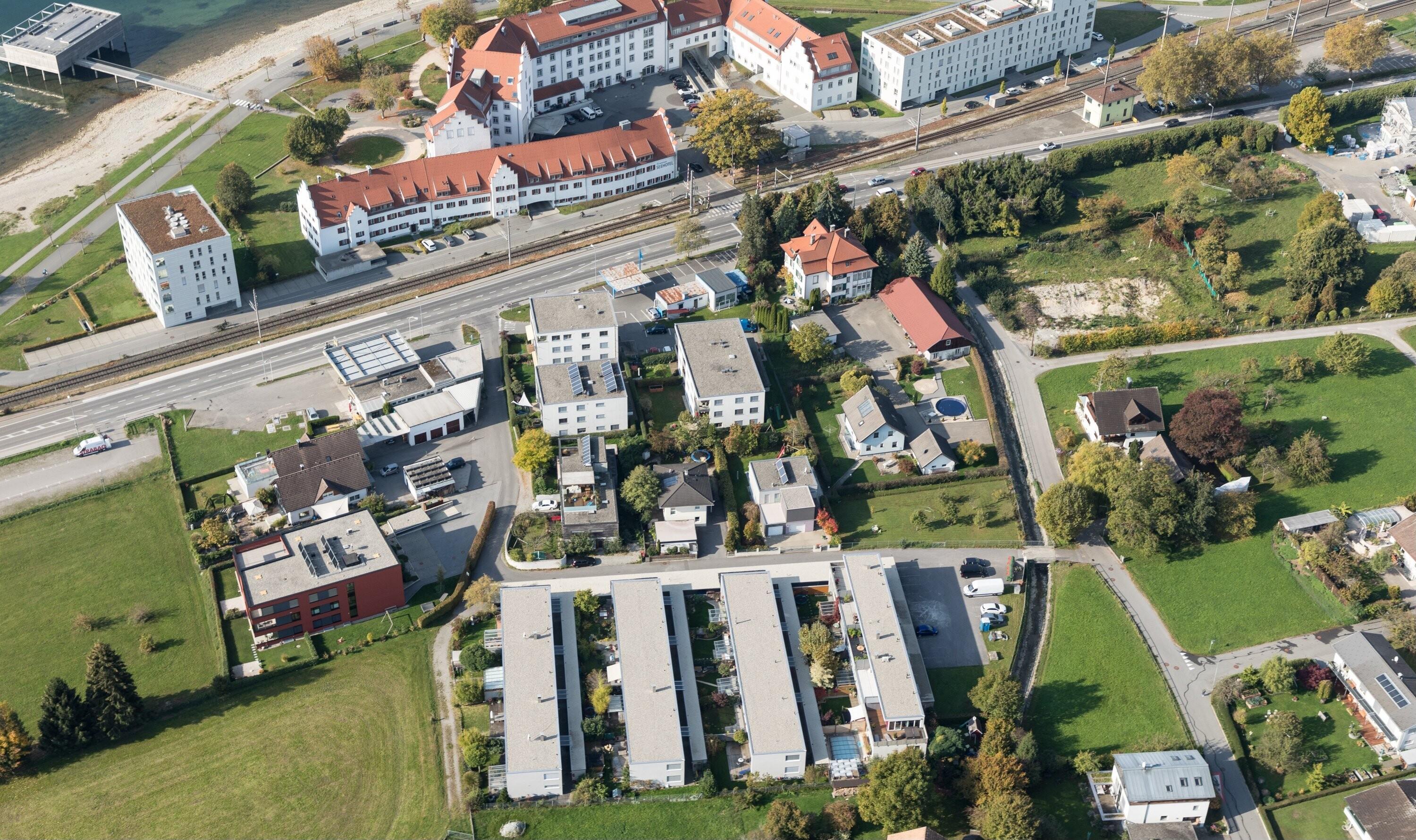 [Lochau - Bäumle, Hotel Kaiserstrand]></div>


    <hr>
    <div class=