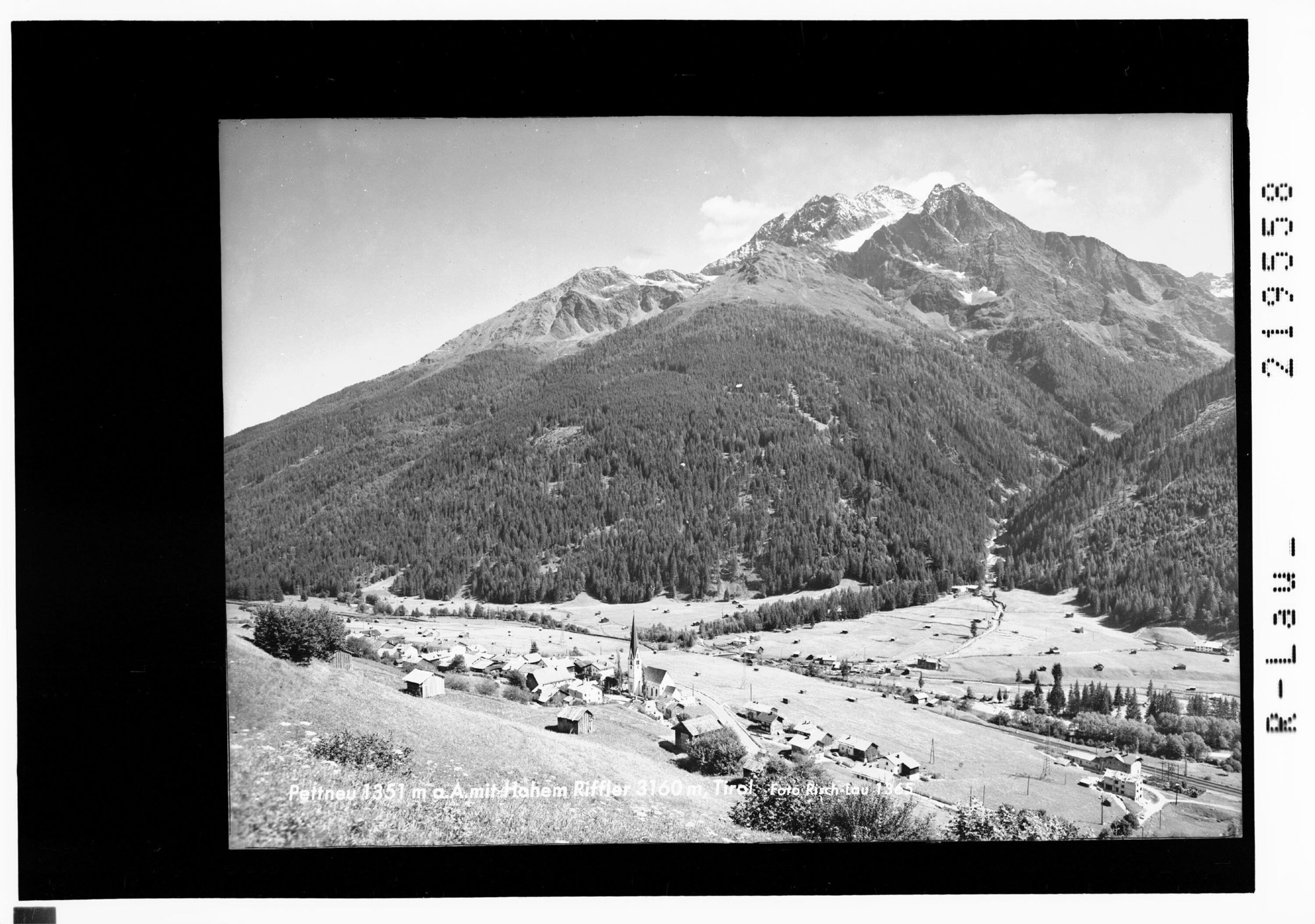 Pettneu 1351 m am Arlberg mit Hohem Riffler 3160 m, Tirol></div>


    <hr>
    <div class=