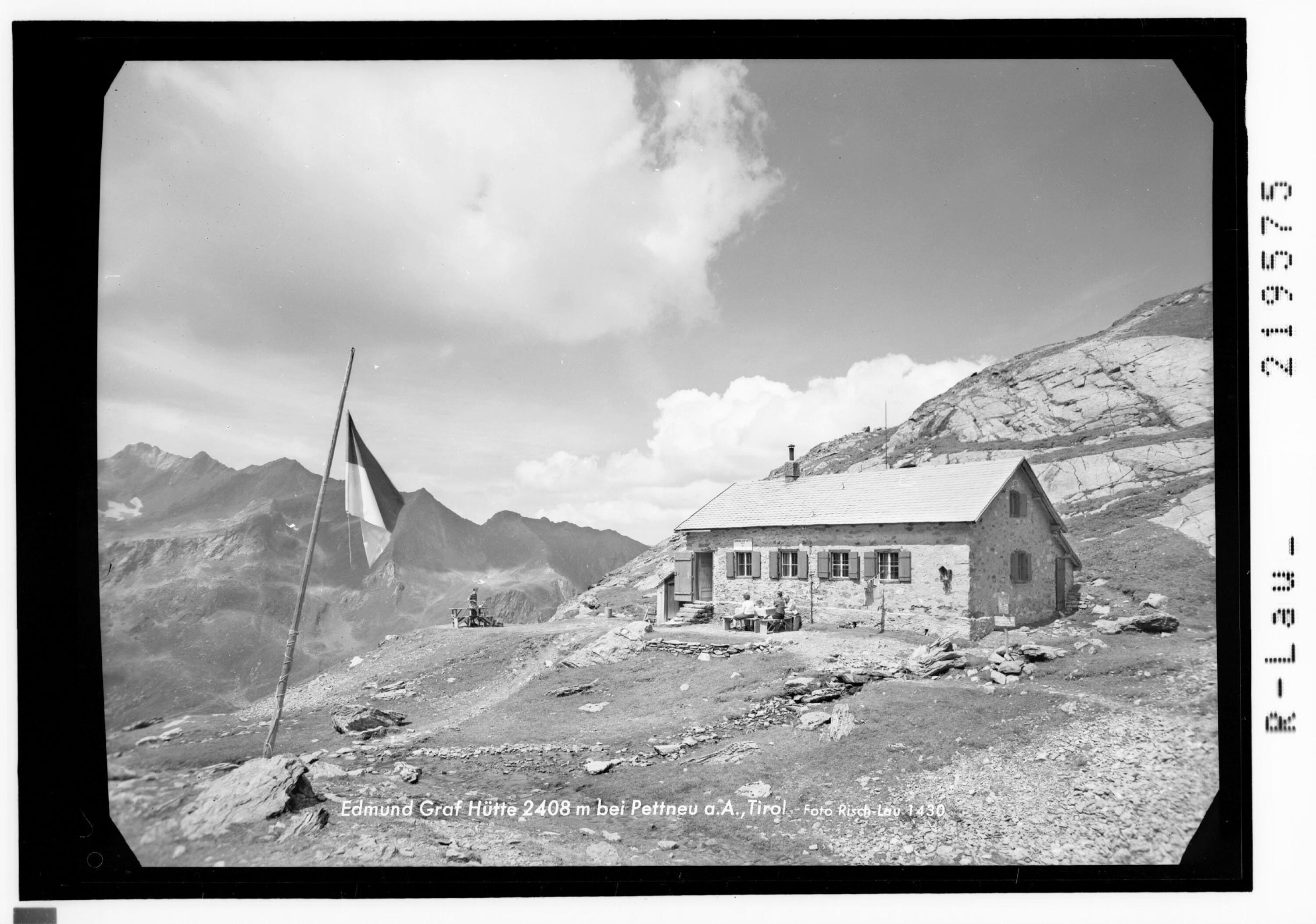 Edmund Graf Hütte bei Pettneu / Tirol></div>


    <hr>
    <div class=