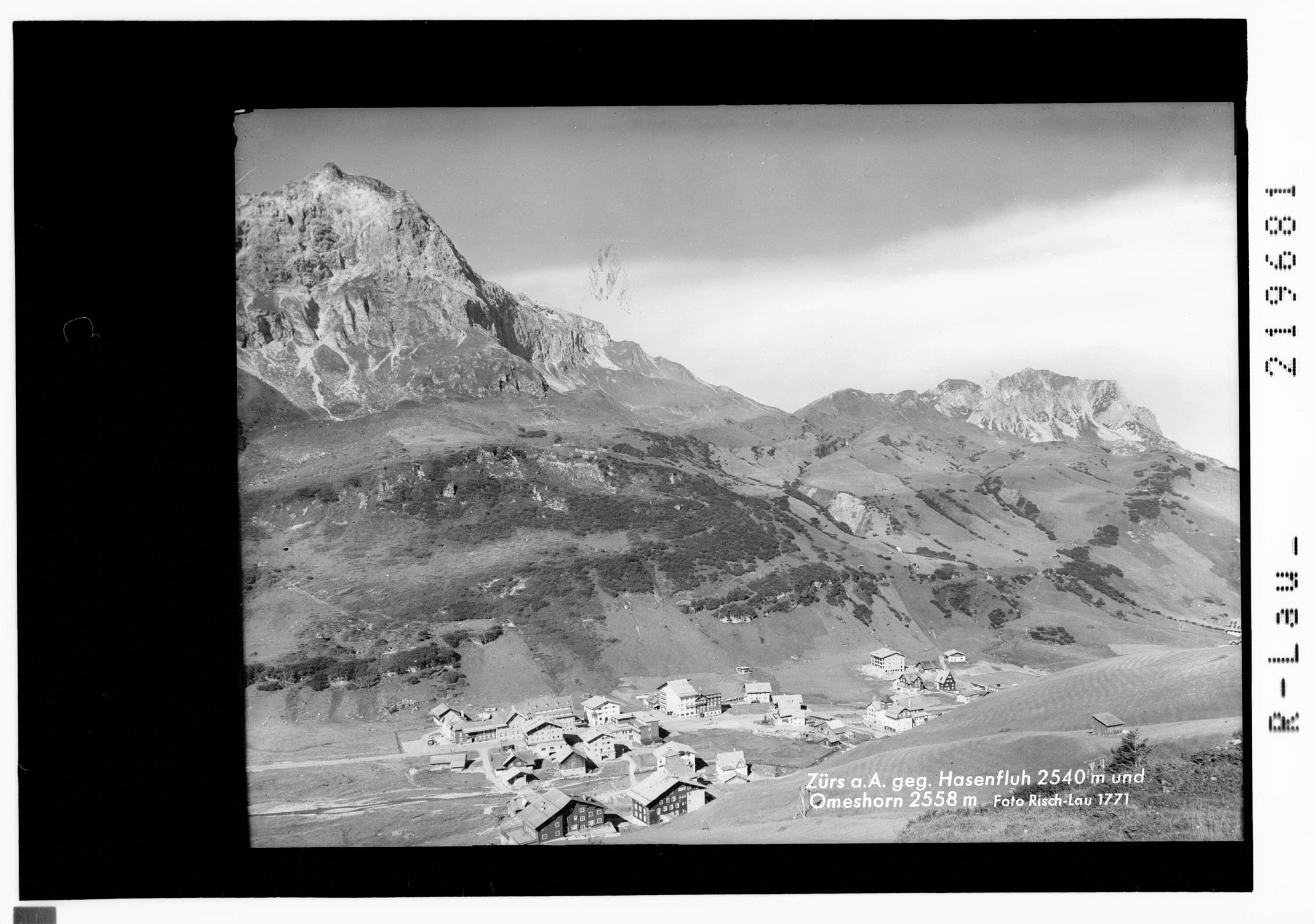 Zürs am Arlberg gegen Hasenfluh 2540 und Omeshorn 2558 m></div>


    <hr>
    <div class=