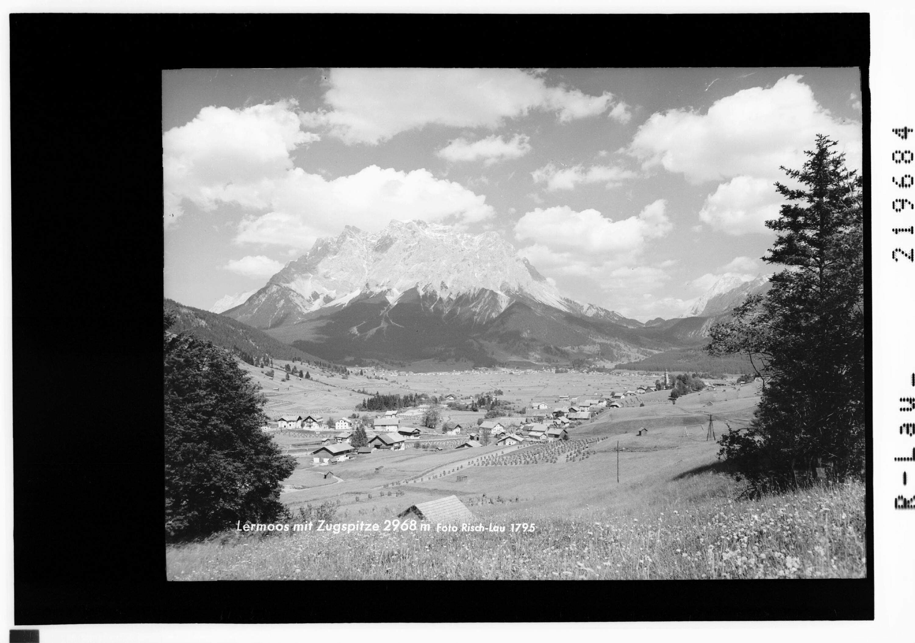 Lermoos mit Zugspitze 2968 m></div>


    <hr>
    <div class=