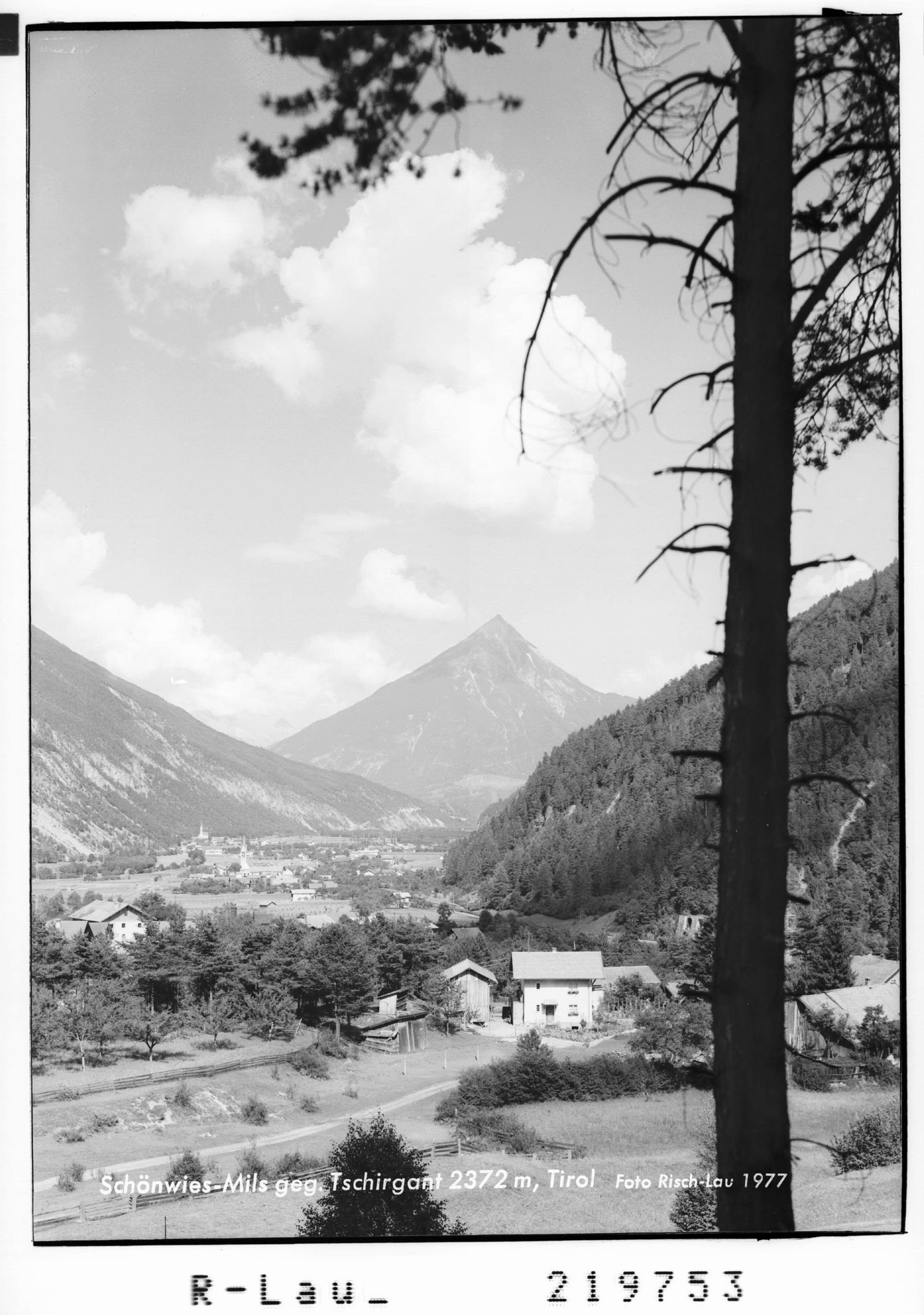 Schönwies - Mils gegen Tschirgant 2372 m / Tirol></div>


    <hr>
    <div class=