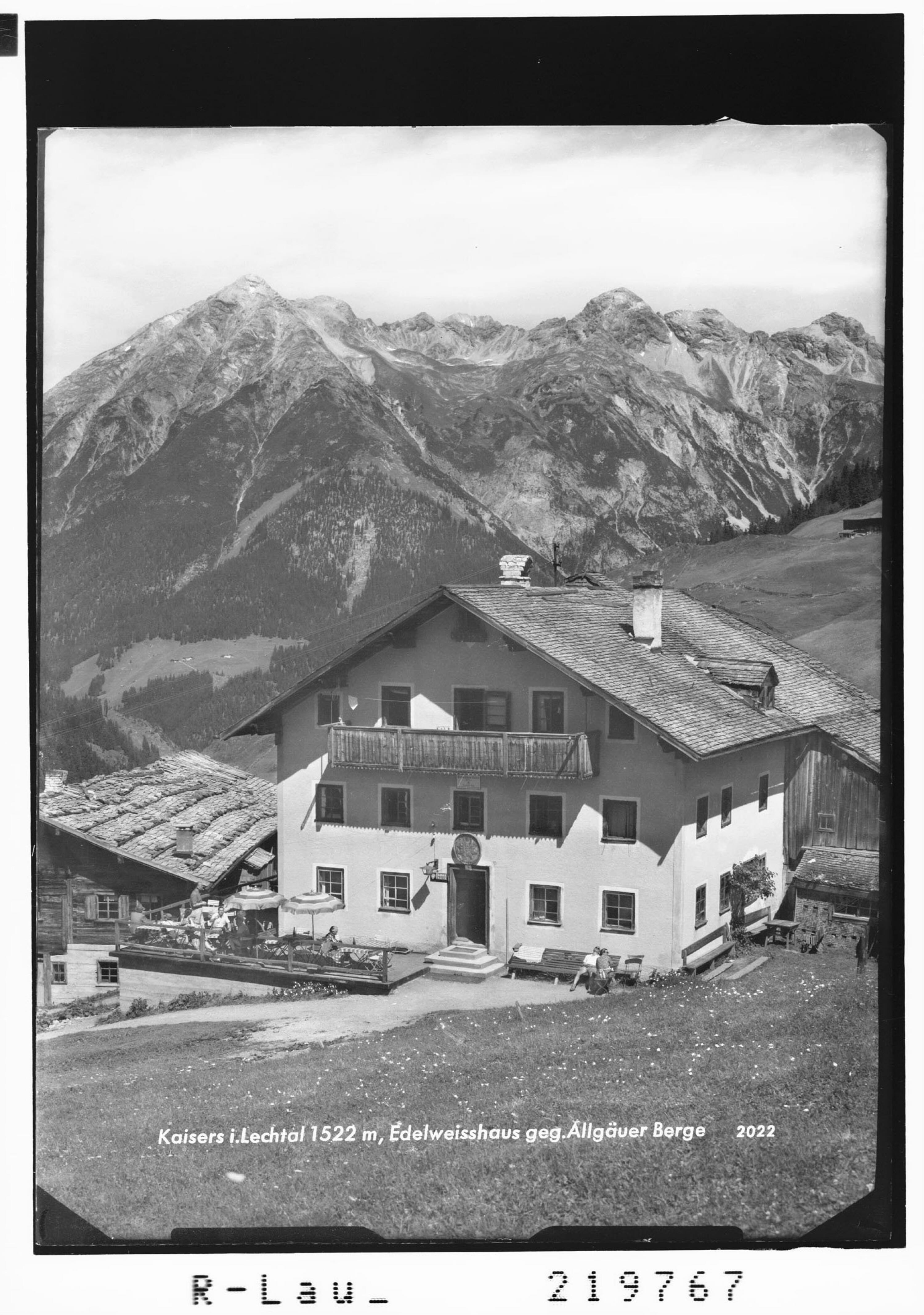 Kaisers im Lechtal 1522 m, Edelweisshaus gegen Allgäuer Berge></div>


    <hr>
    <div class=