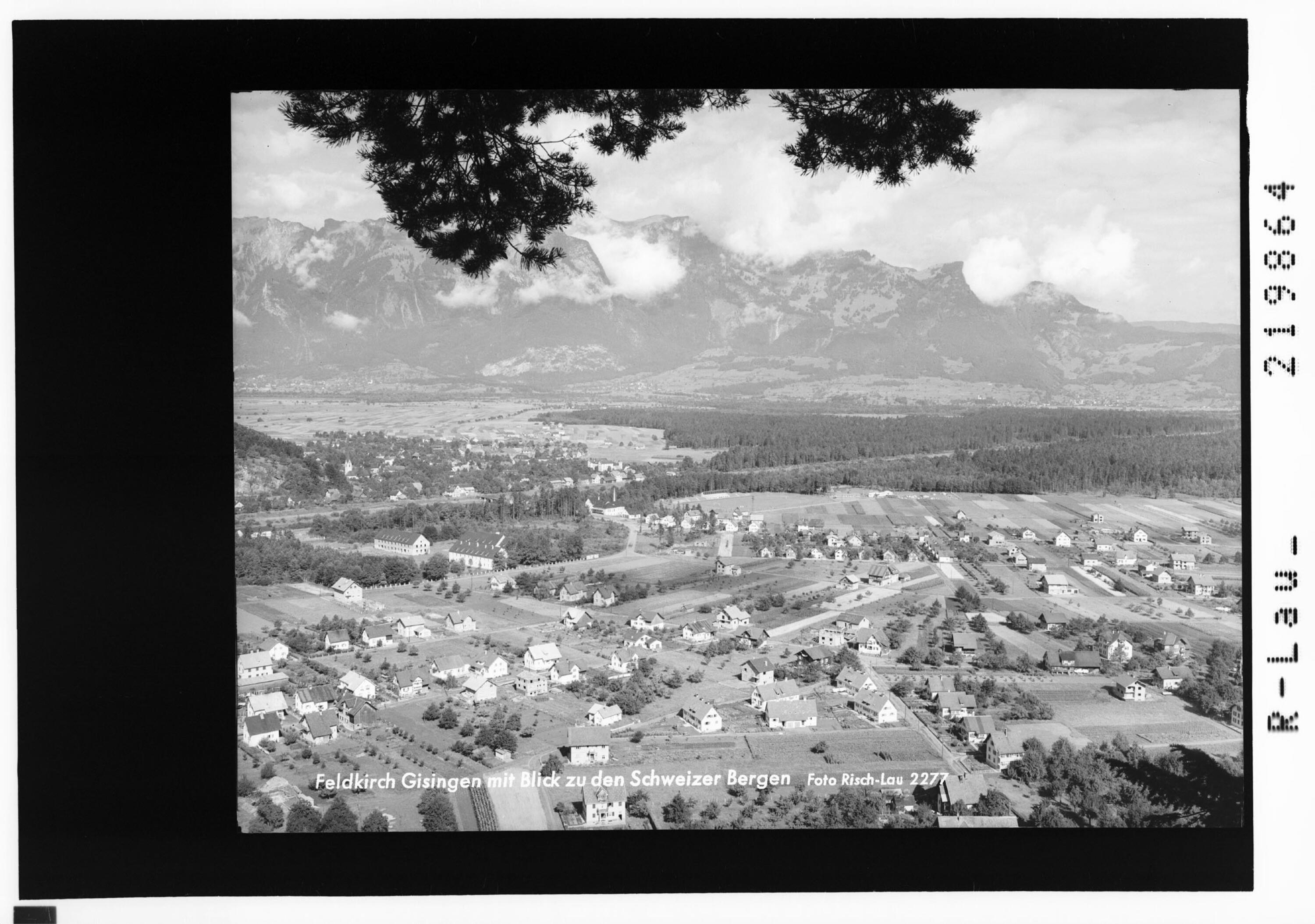 Feldkirch Gisingen mit Blick zu den Schweizer Bergen></div>


    <hr>
    <div class=