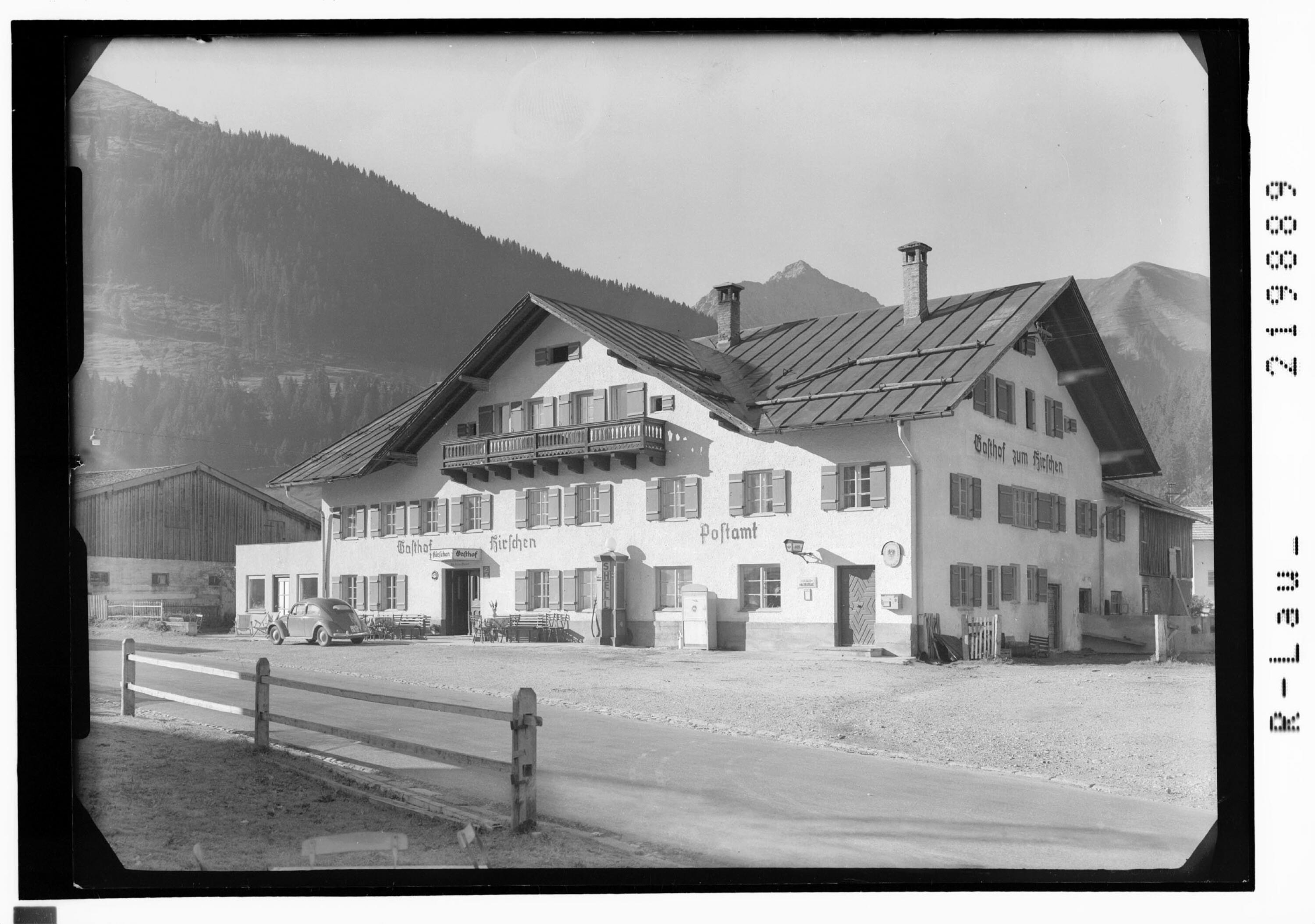 [Gasthof zum Hirschen in Bichlbach im Ausserfern gegen Roten Stein und Kamp]></div>


    <hr>
    <div class=