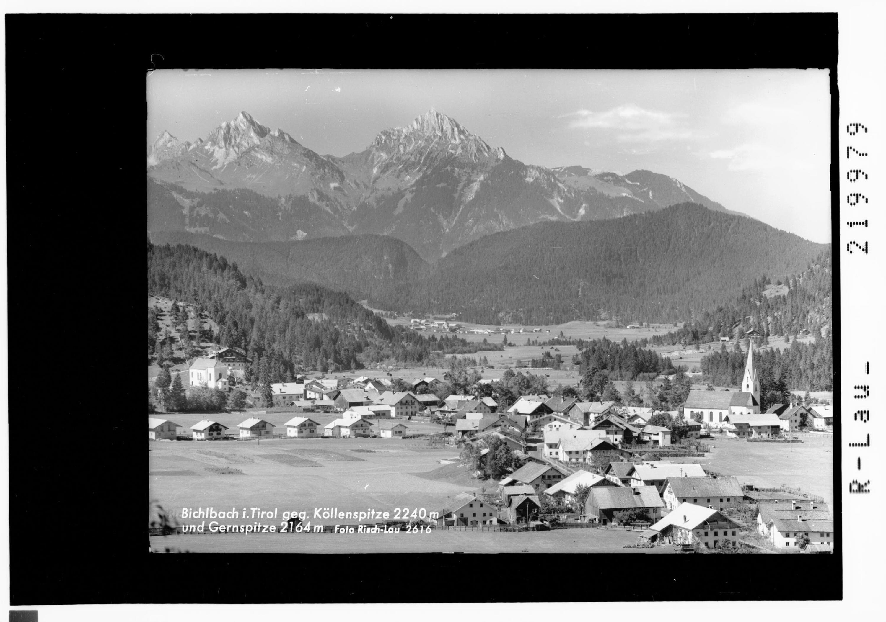Bichlbach in Tirol gegen Köllenspitze 2240 m und Gernspitze 2164 m></div>


    <hr>
    <div class=