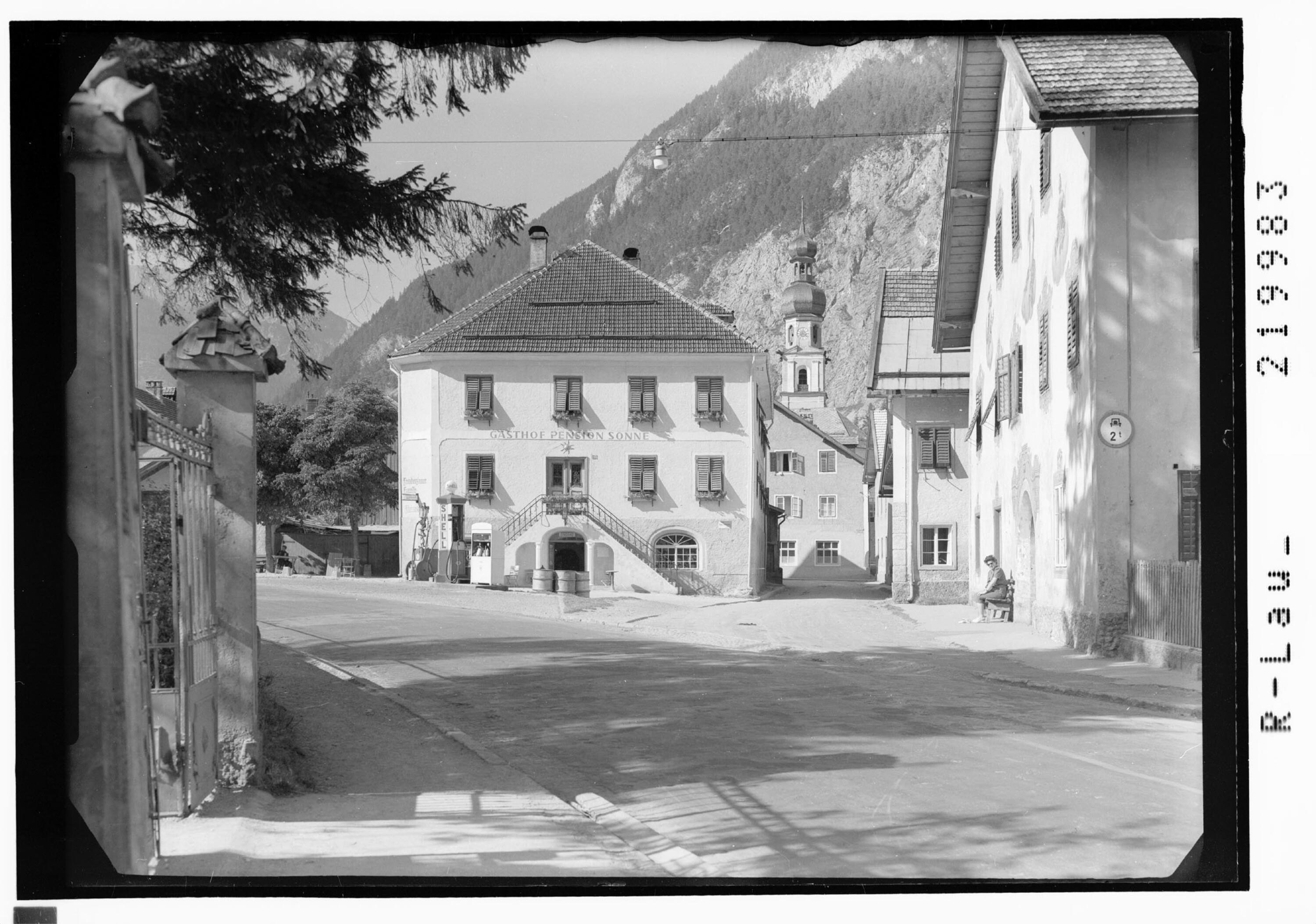 [Gasthof Pension Sonne in Nassereith / Tirol]></div>


    <hr>
    <div class=