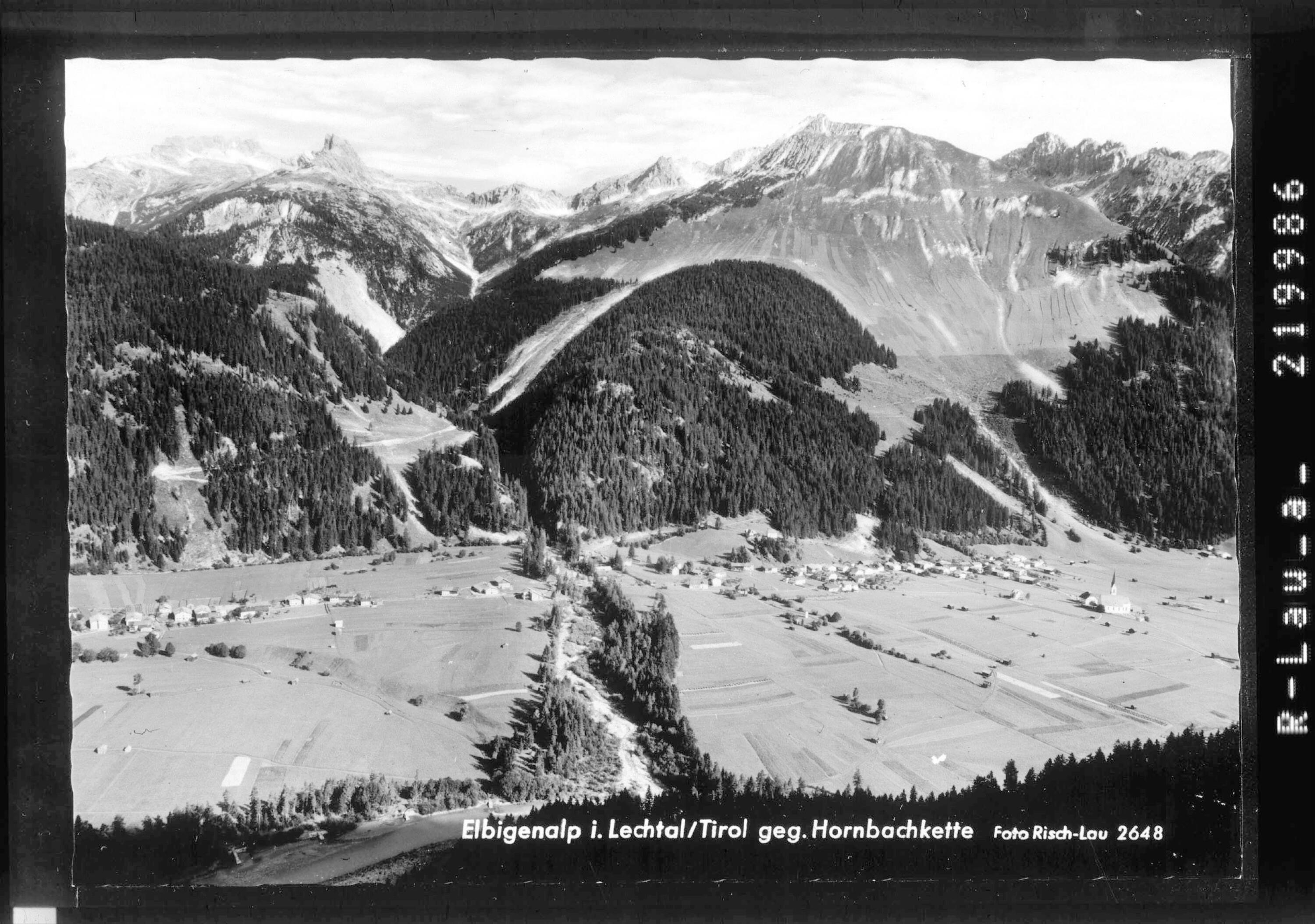 Elbigenalp im Lechtal in Tirol gegen Hornbachkette></div>


    <hr>
    <div class=